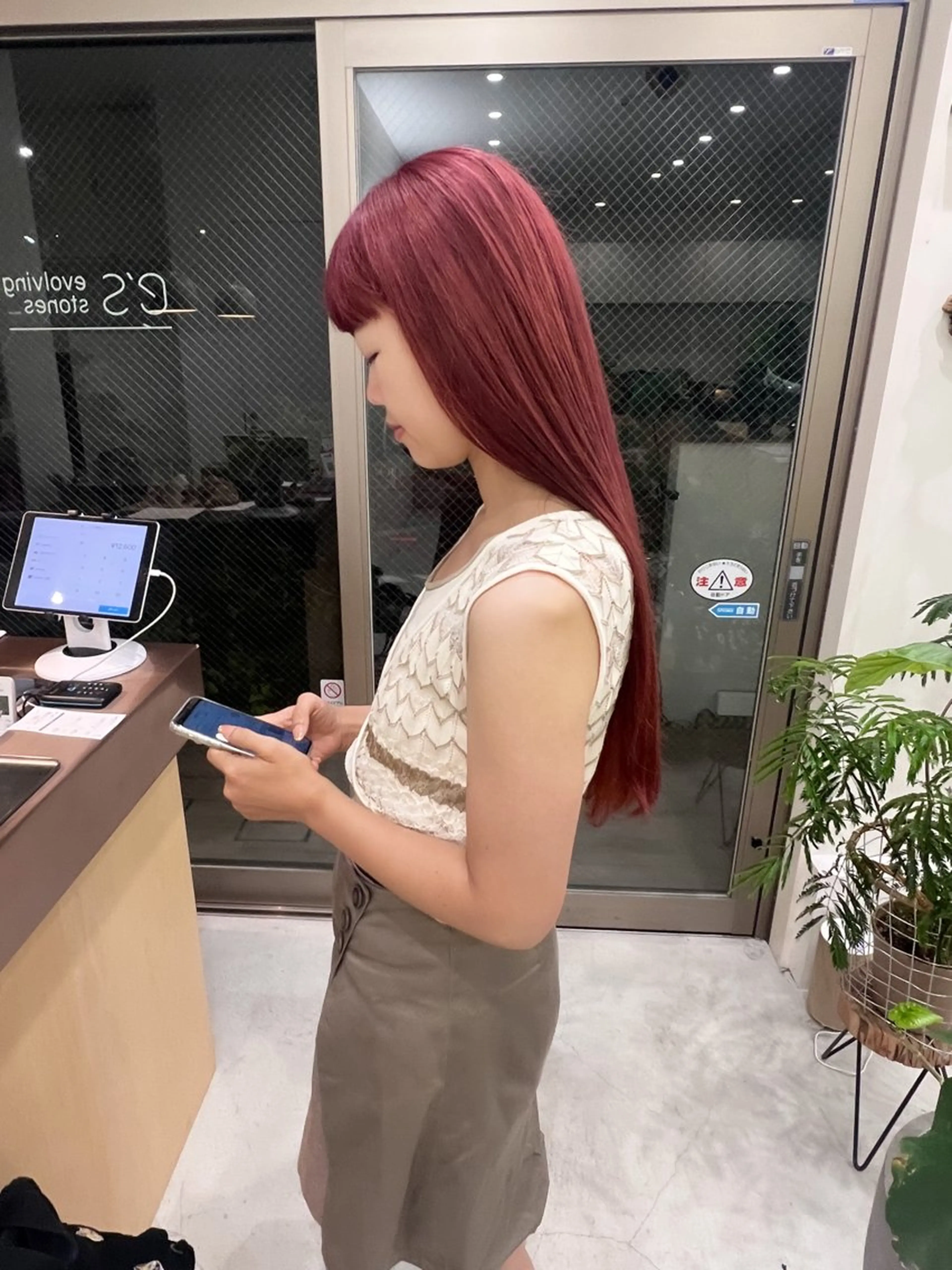 ロング カラー ブリーチ ハイトーンカラー ピンクカラー レッドカラー 似合わせカット🫧 /パーマRINAのヘアスタイル