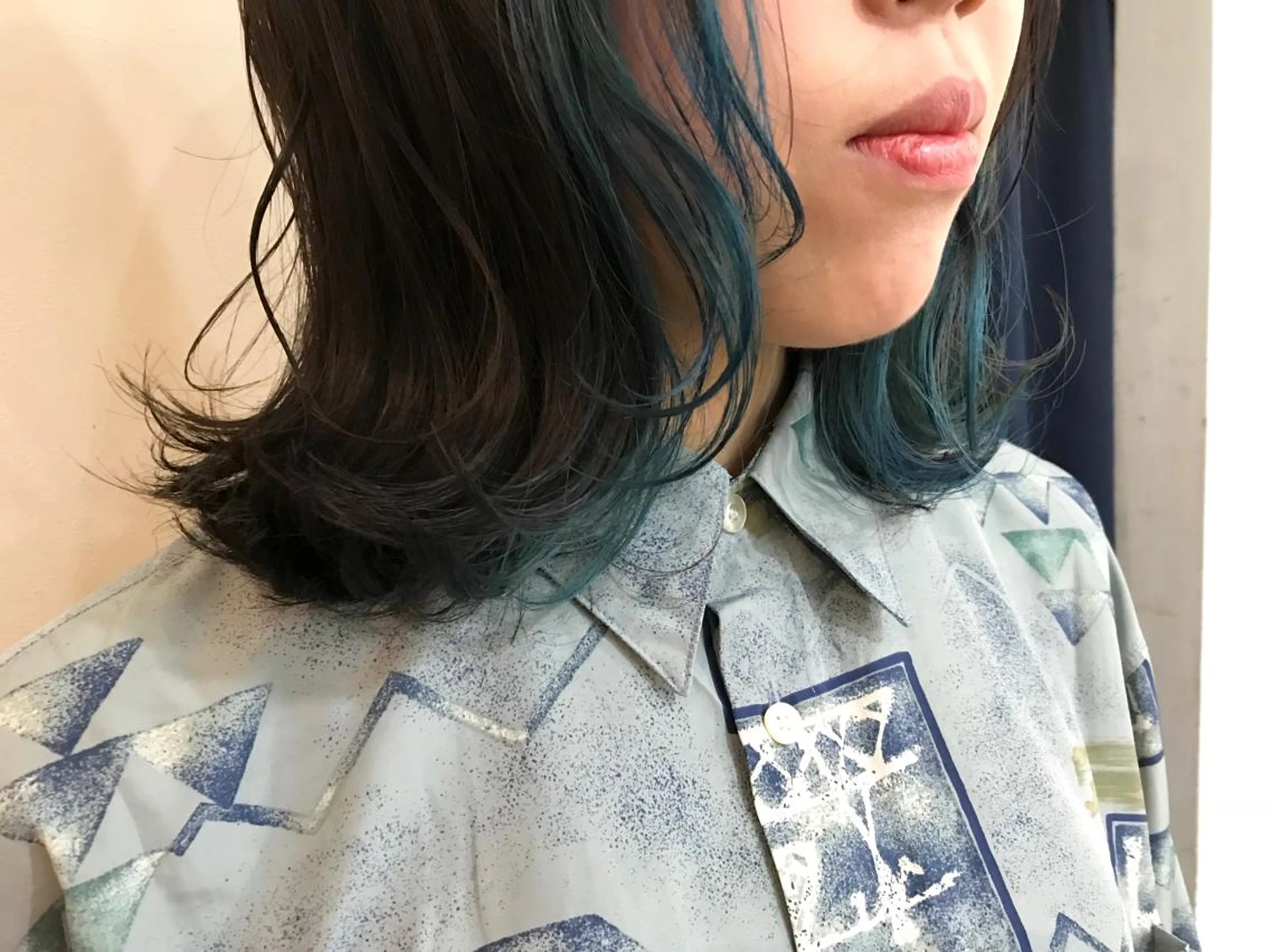 ミディアム カラー いけだ　ひかり ハイライトくびれヘアのヘアスタイル