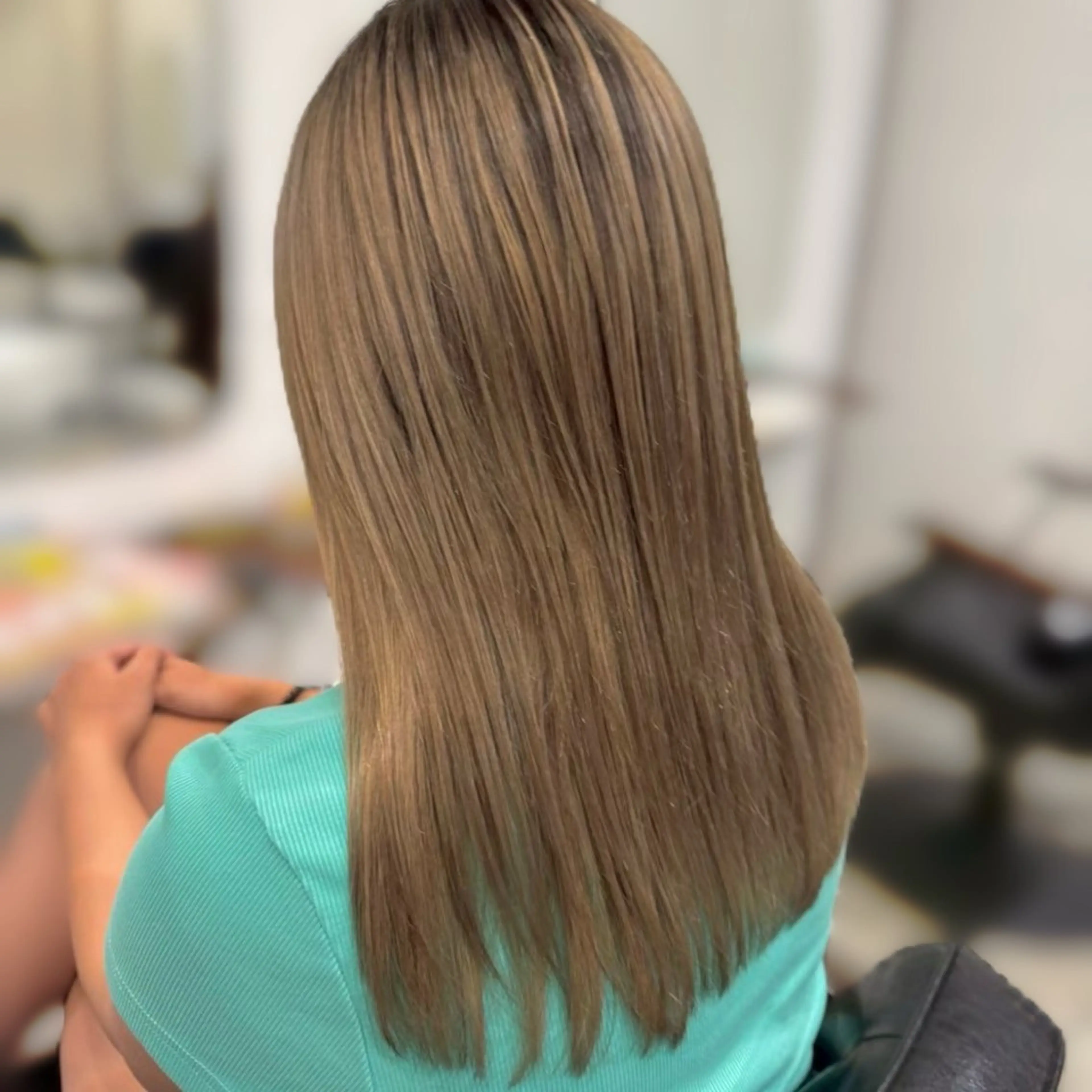 セミロング 坂本 璃里杏のヘアスタイル