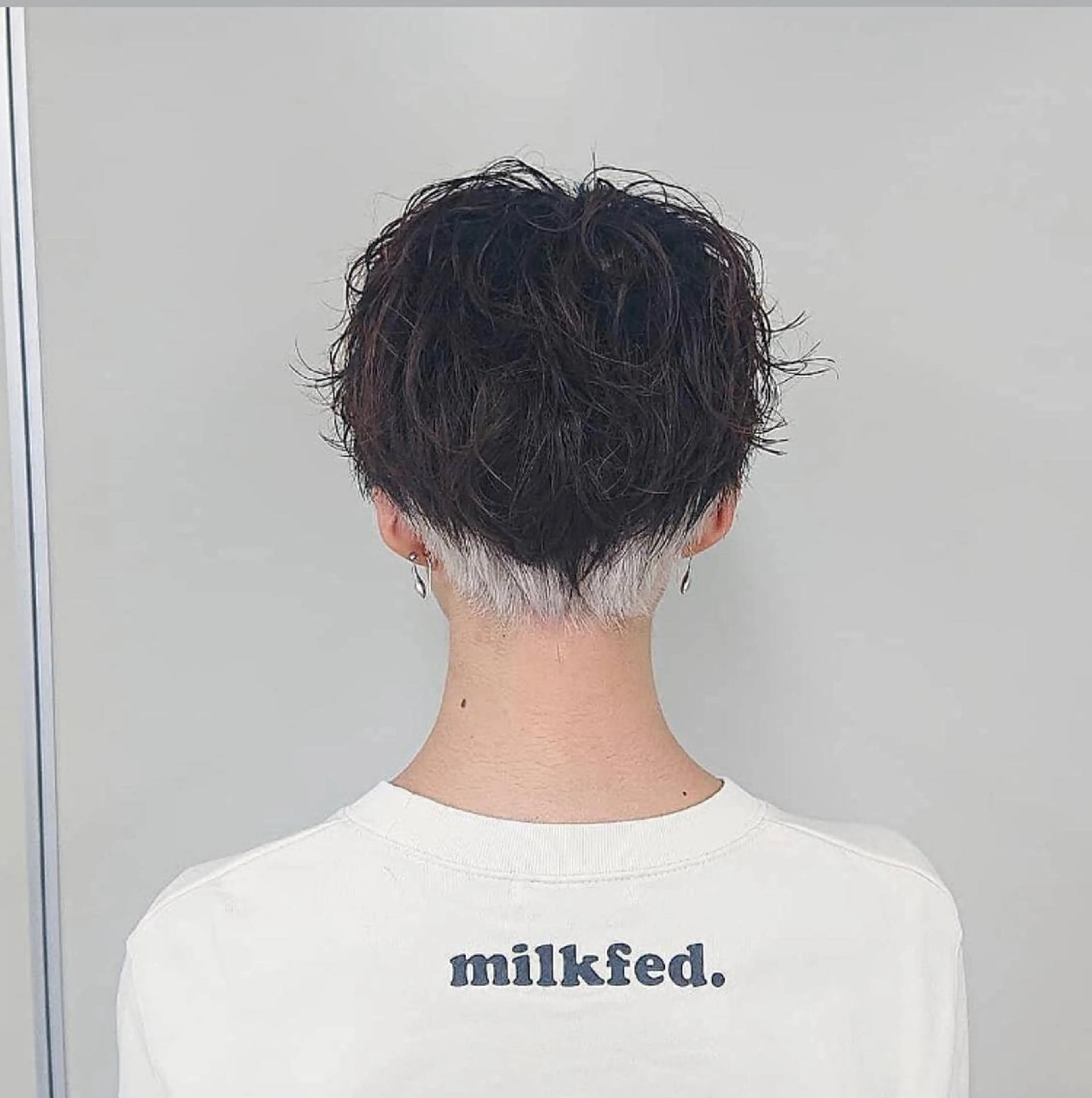 メンズ メンズバレイヤージュ センターパート メンズハイライト メンズインナーカラー メンズパーマ カット ヘアカラー トリートメント ブリーチなしWカラー /酸性ストレート河本のヘアスタイル