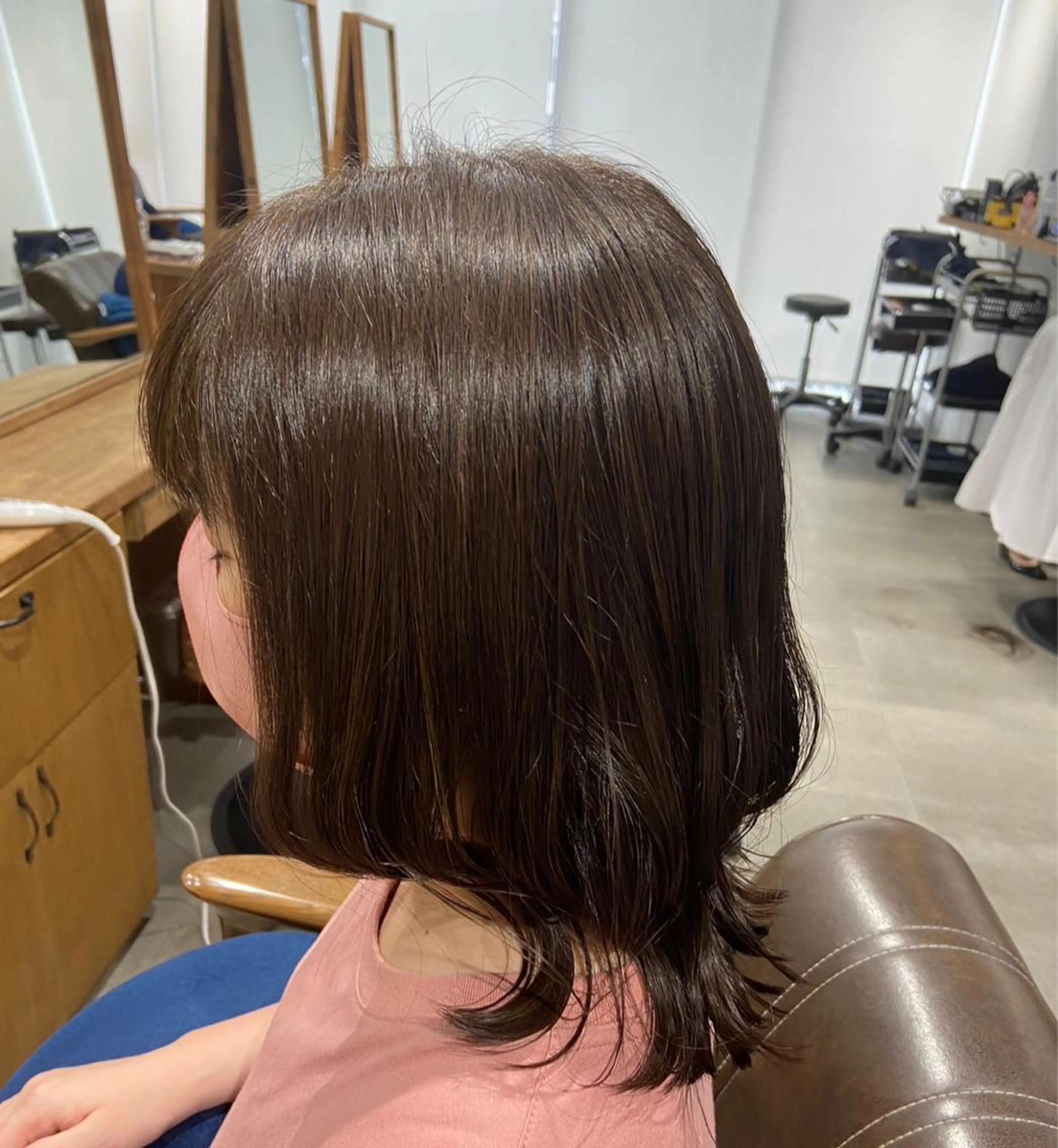 ミディアム カラー アッシュ オリーブアッシュ 安岡美咲✂︎ 艶カラー/髪質改善のヘアスタイル