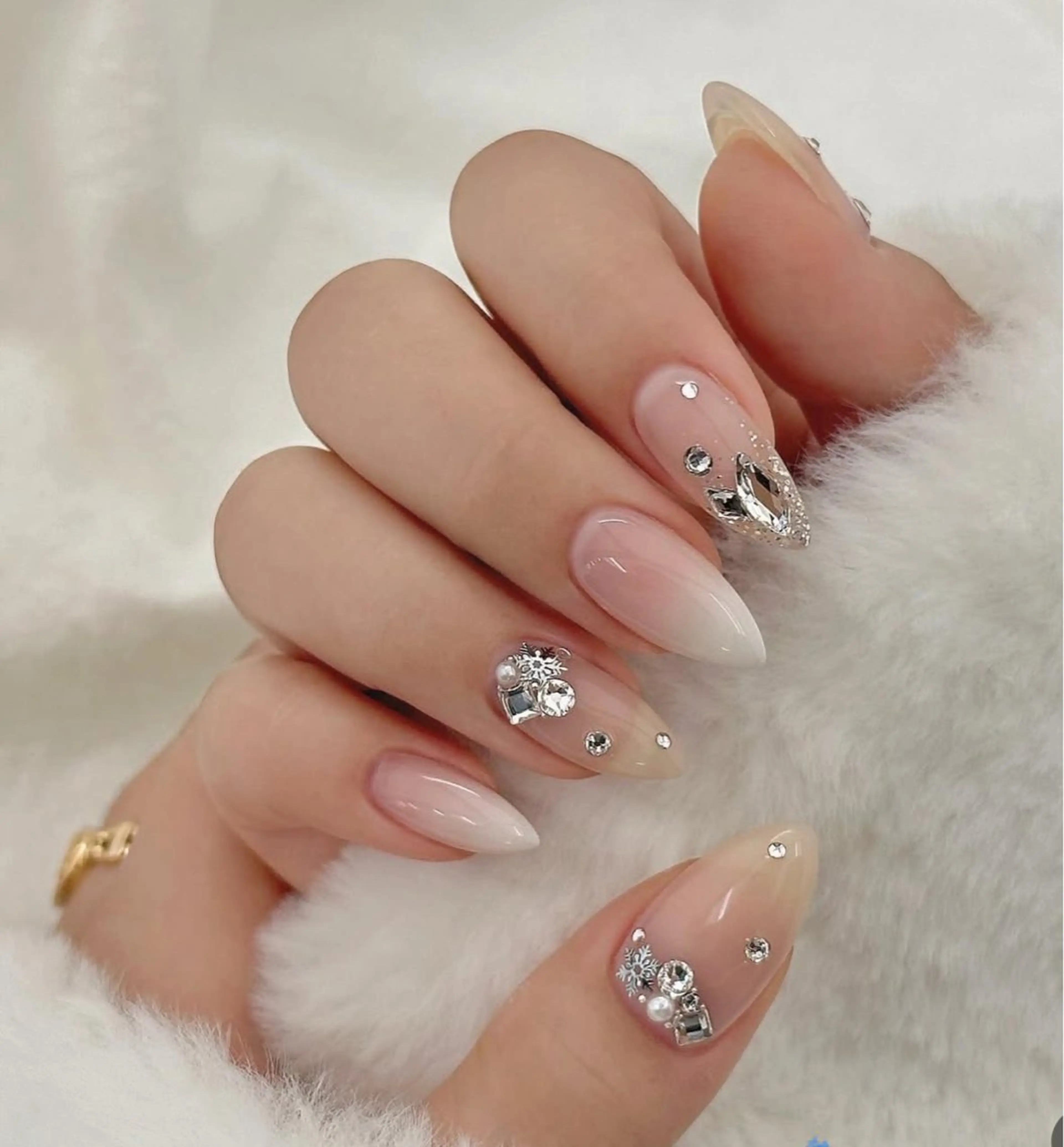 ネイル チークネイル フレンチネイル グラデーション 韓国ネイル マグネットネイル Hana nail所属・Hana Nailのネイルデザイン