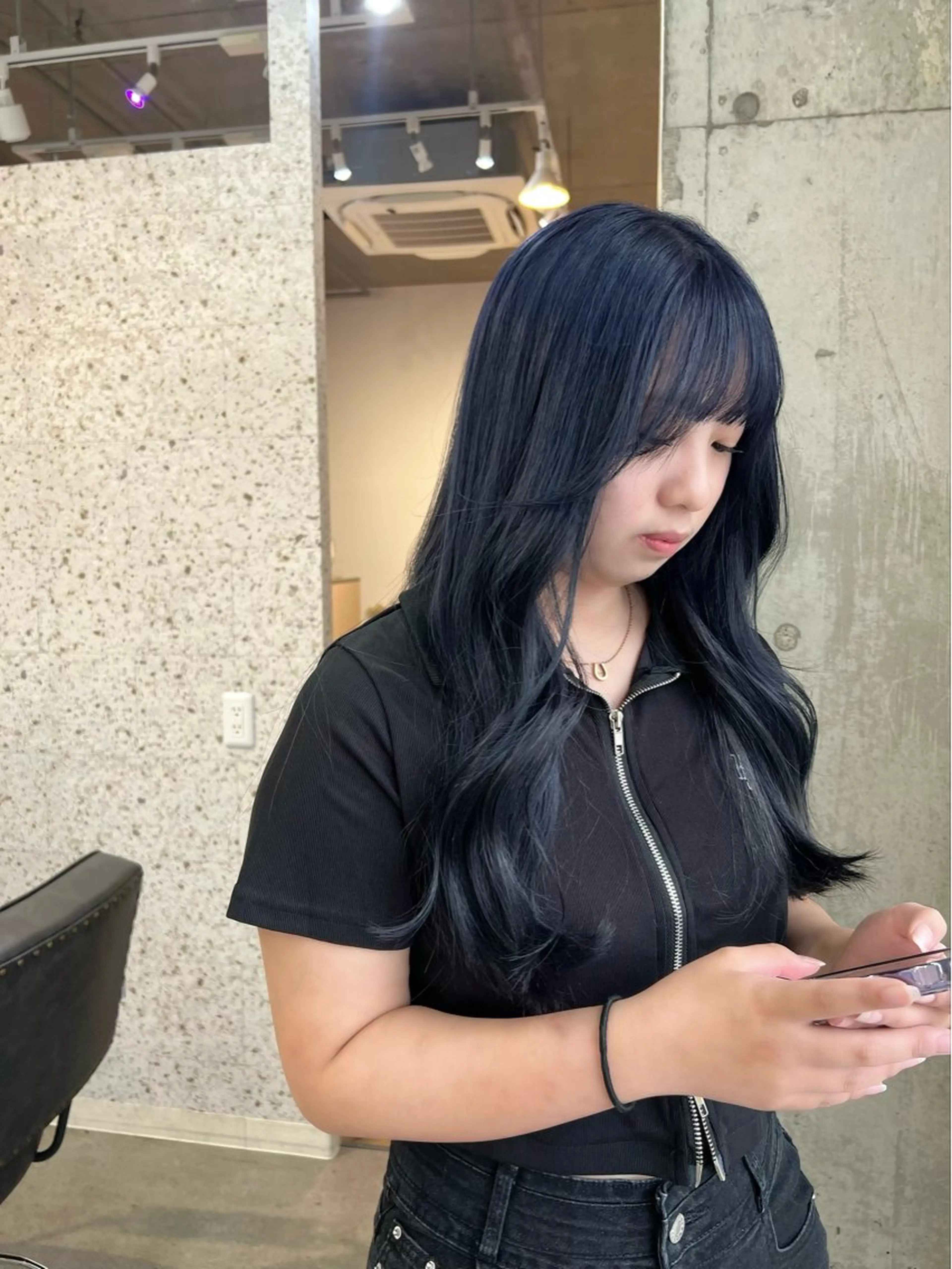 ロング カラー ブリーチ ブルーカラー ヘアカラー Ayaka🩰🎀 ガーリー/暖色♡のヘアスタイル