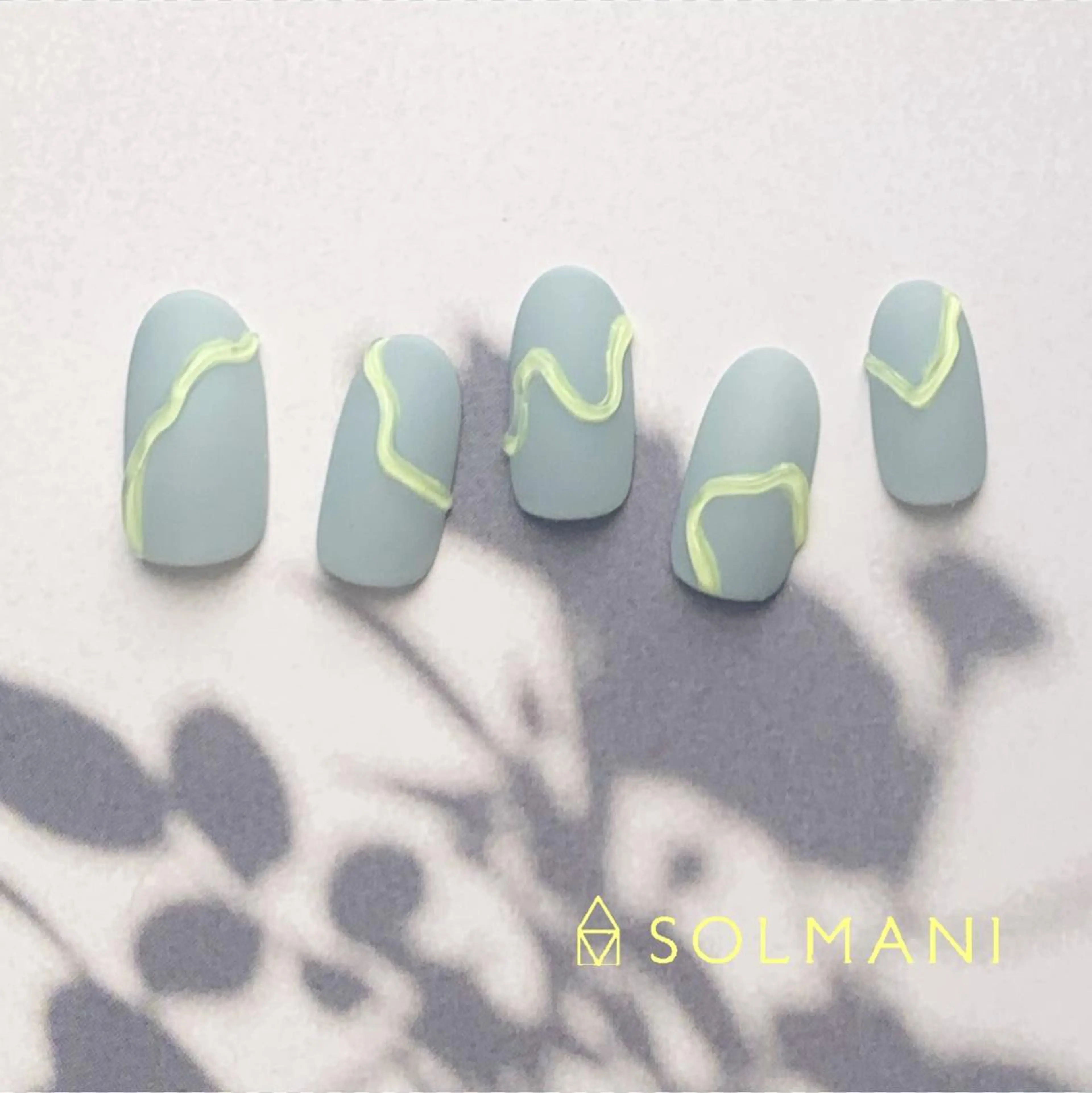 ネイル SOLMANI 予約担当のネイルデザイン