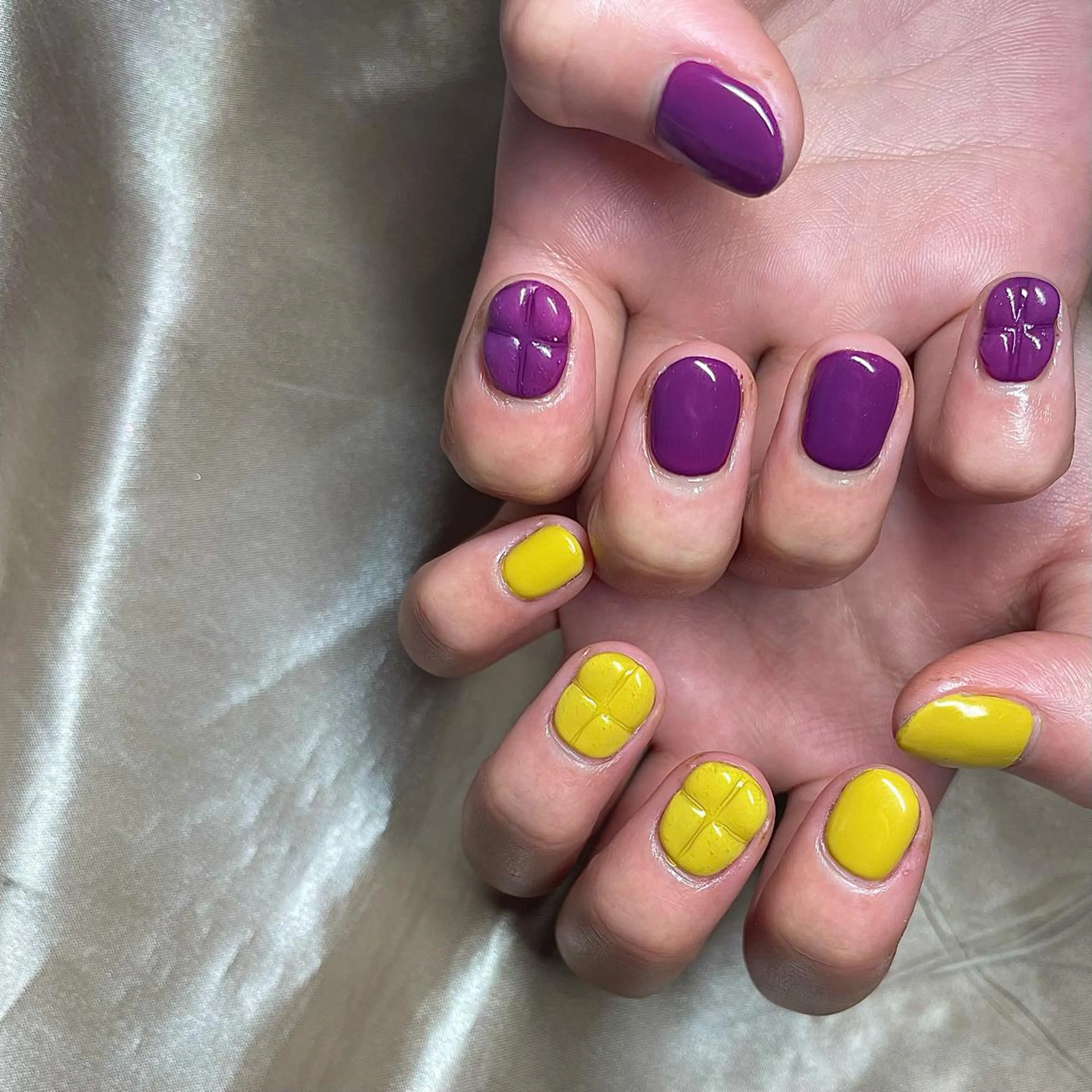 ショート カラー パーマ ヘアアレンジ メンズ キッズ ネイル マツエク・マツパ アイブロウ パープルカラー イエローカラー パープル 黄色 nail&eye Aoのマツエク・マツパデザイン