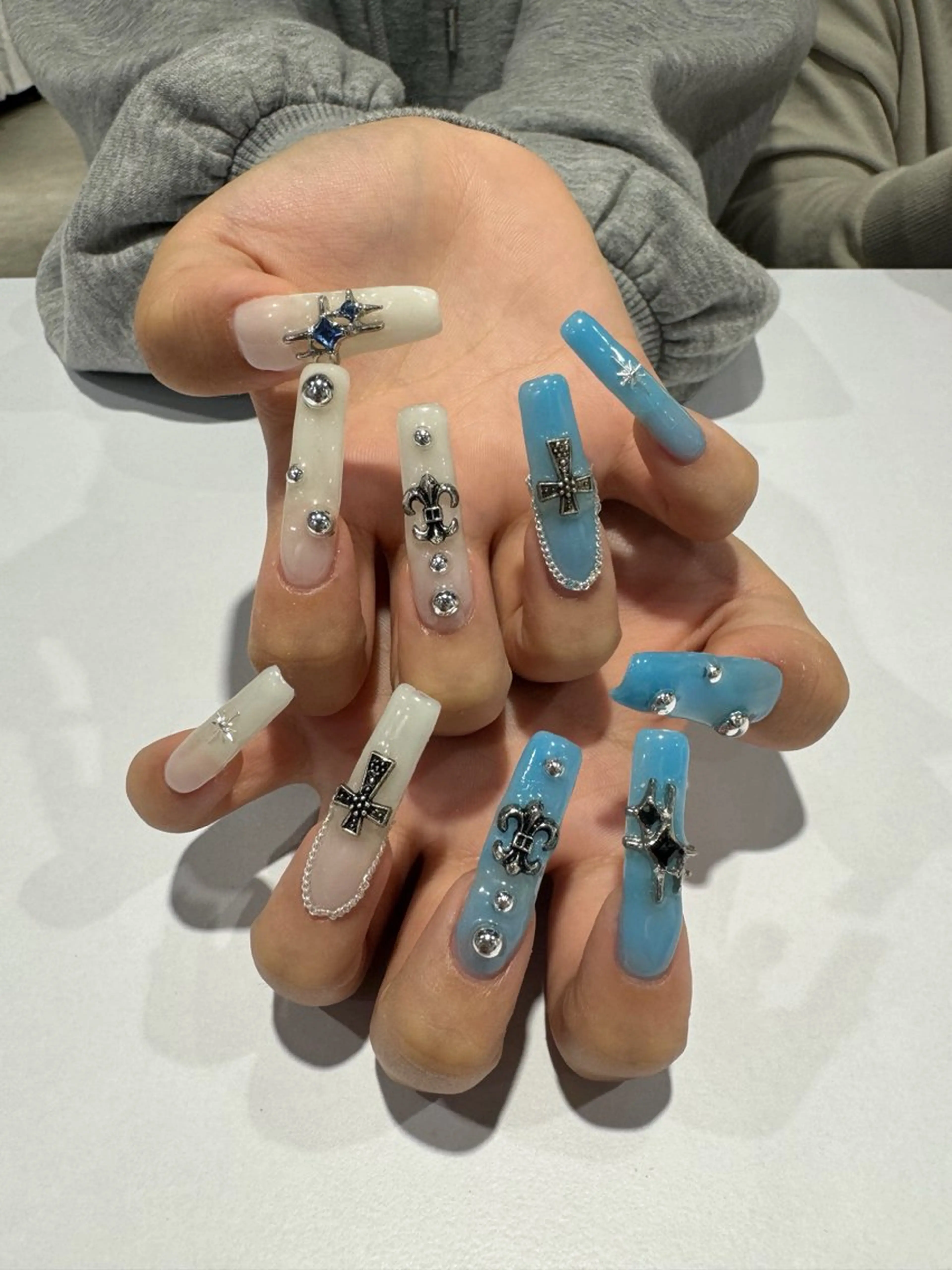 ネイル ハンドネイル カンナ【Y2Kネイル /コーンロウ】のネイルデザイン