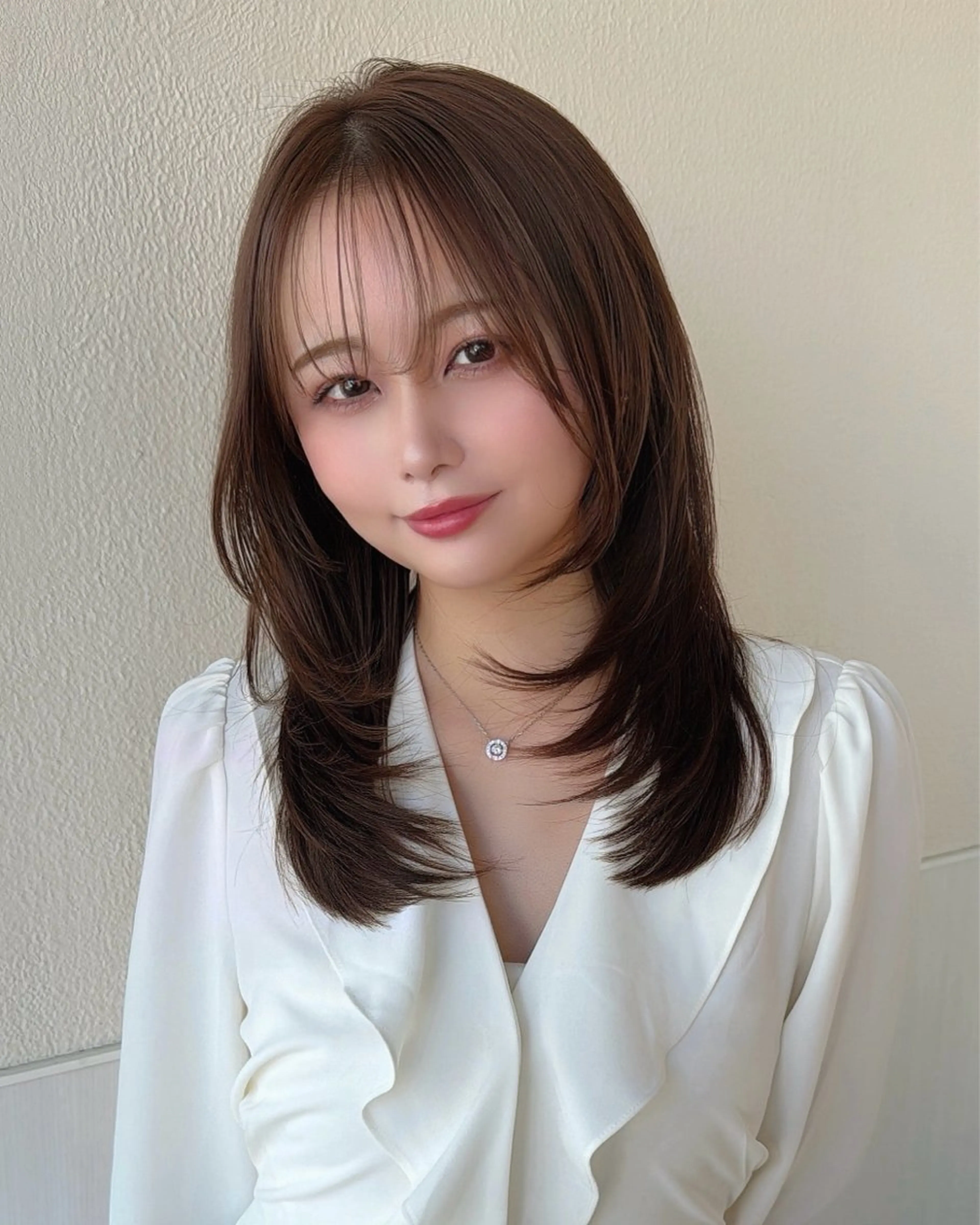 ミディアム カラー 透明感カラー 顔周りカット レイヤーカット 小顔カット カット ヘアカラー トリートメント 顔周り/透明感カラー /似合わせ/難波雄雅のヘアスタイル