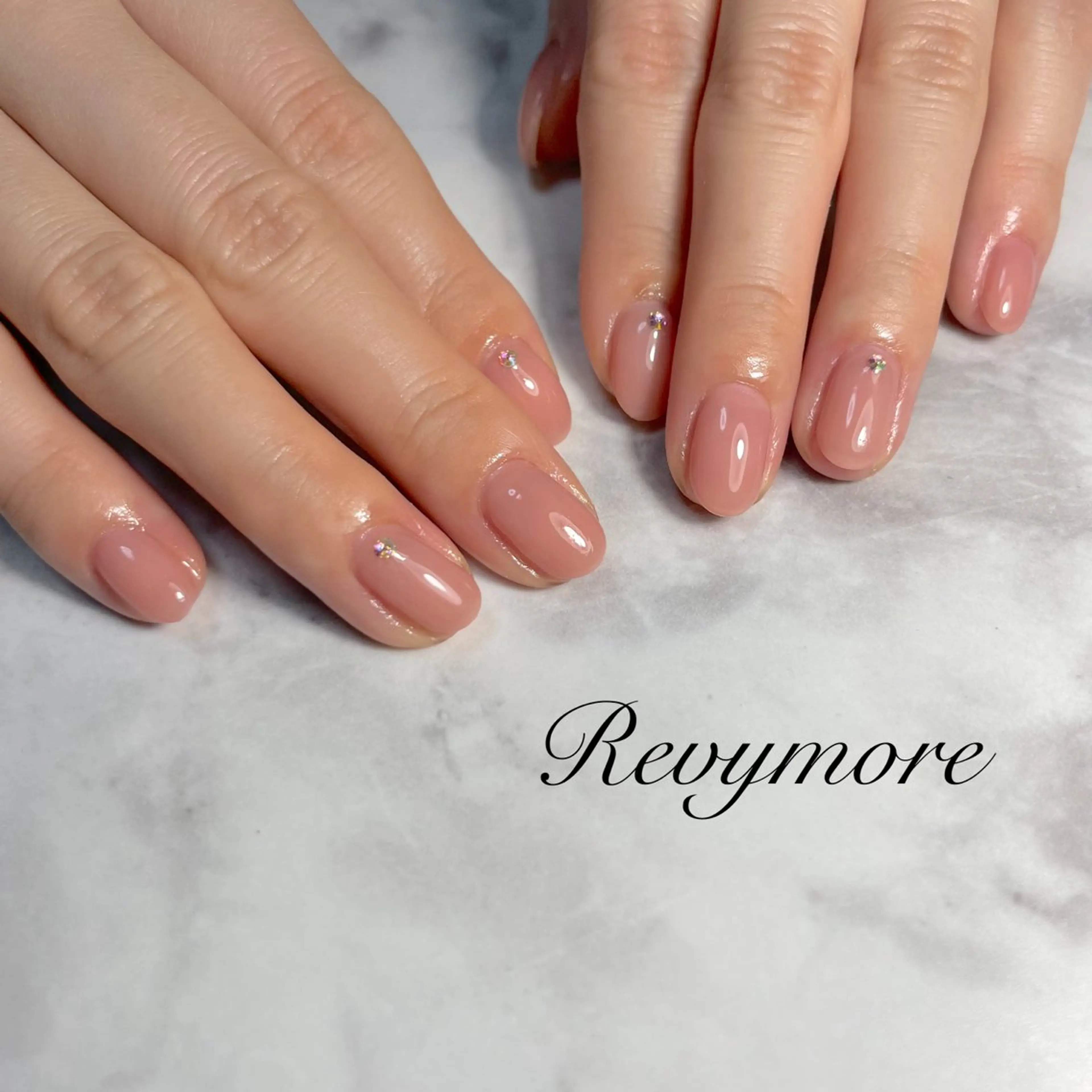 ネイル ジェルネイル ニュアンスネイル オフィスネイル ピンク シンプルネイル nail salon Revymore所属・nail salon Revymoreのネイルデザイン