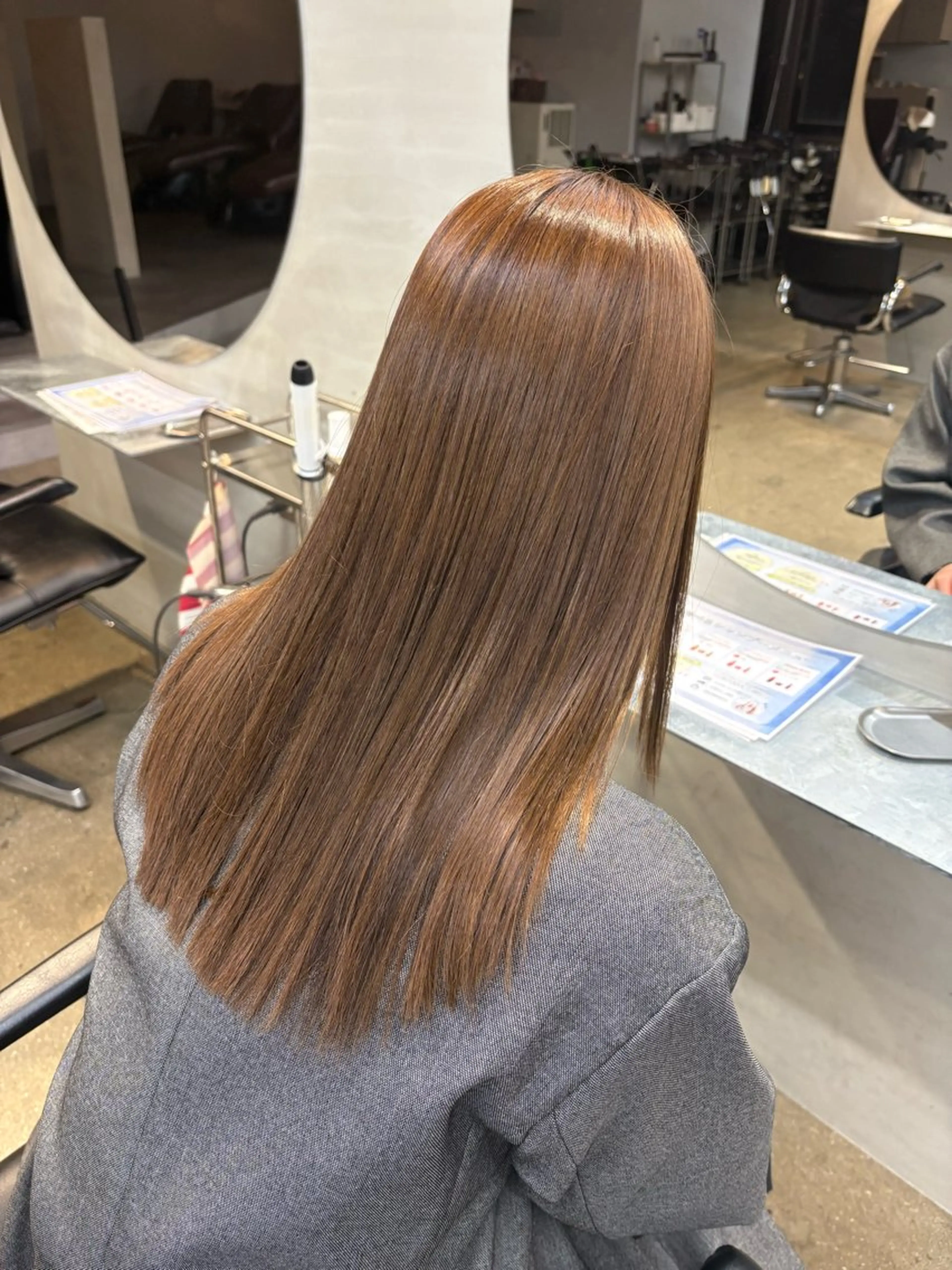 ミディアム ニシタニ コハルのヘアスタイル