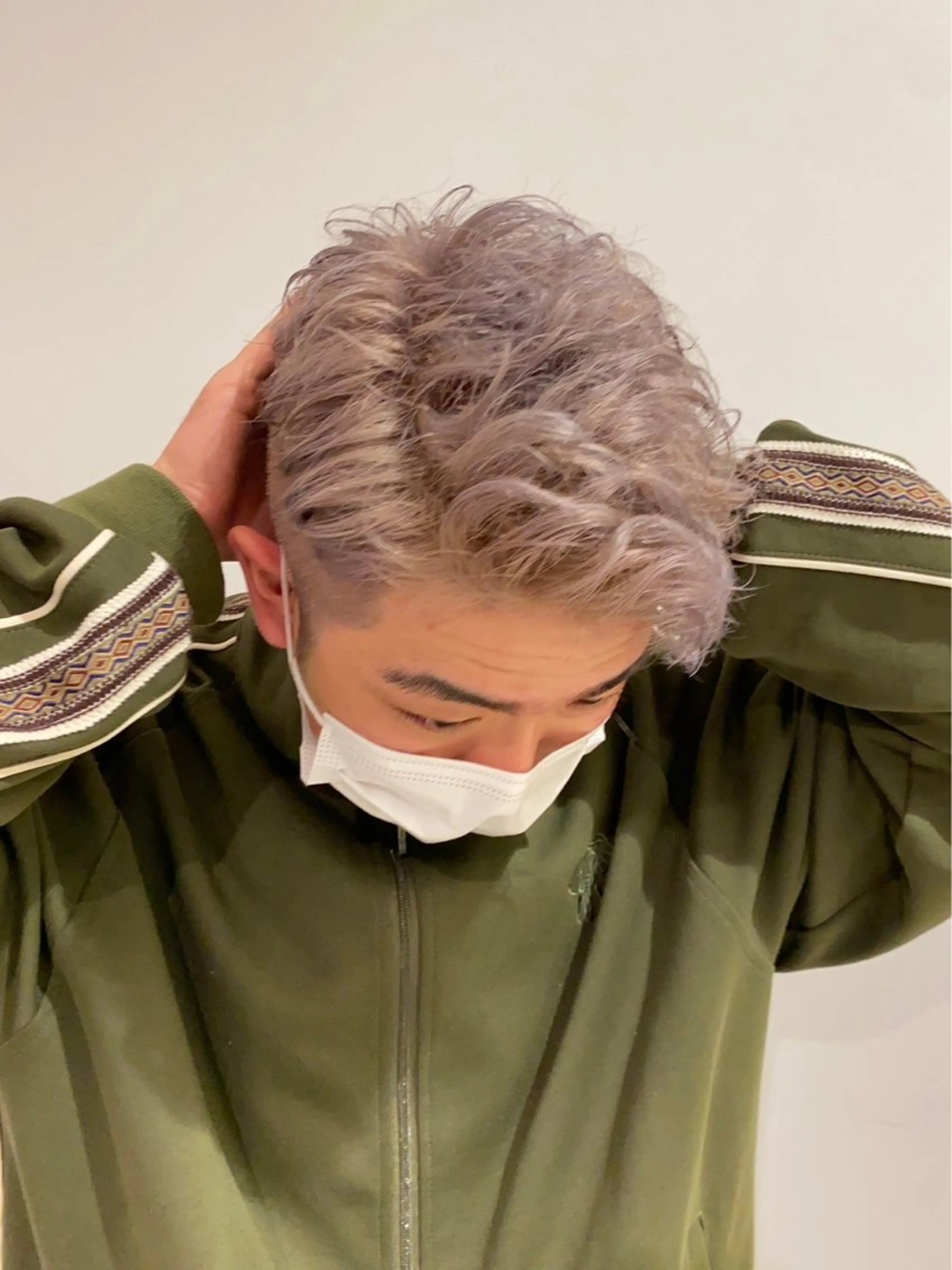 メンズカット＋眉カット＋ヘッドスパ＋スタイリング剤の写真