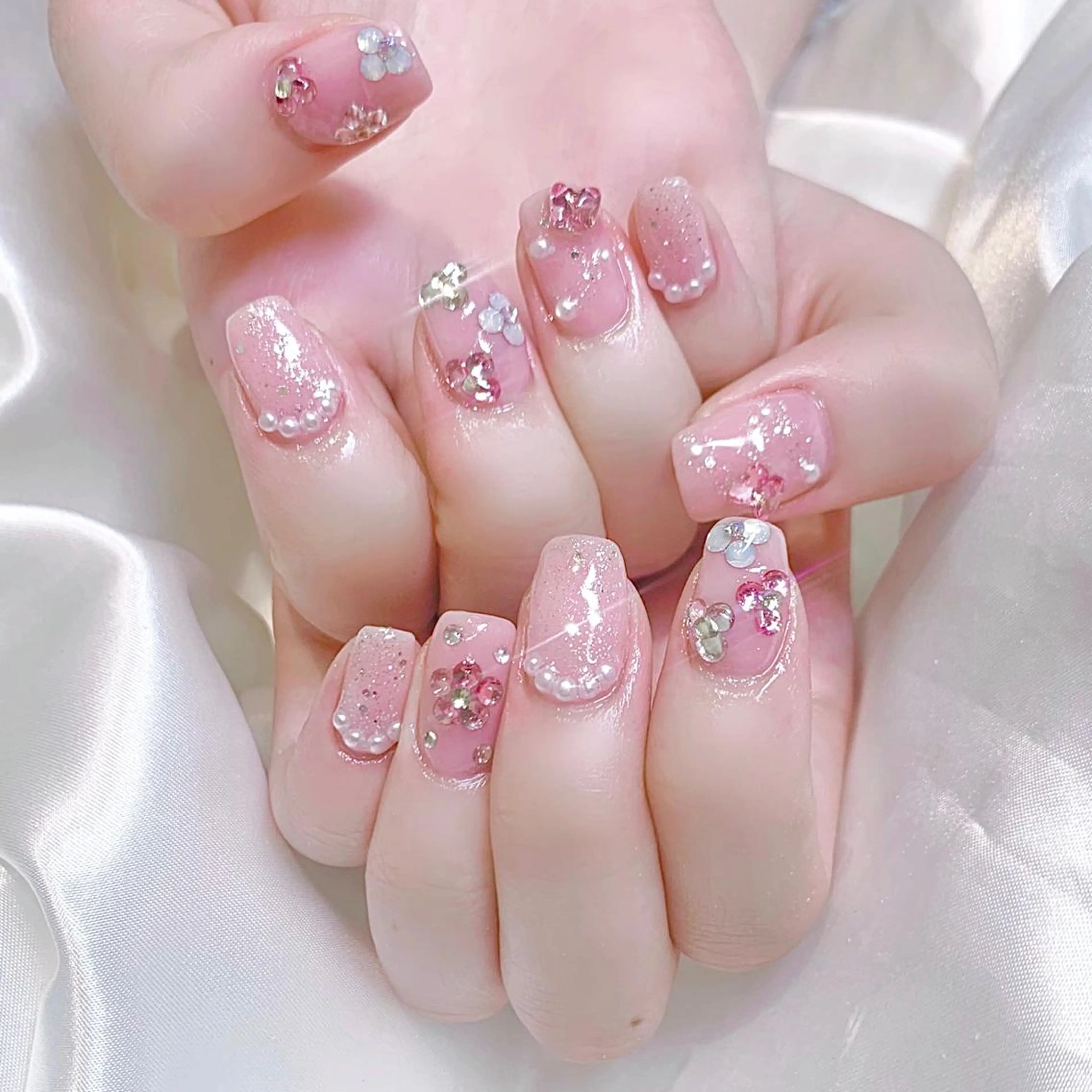 ネイル ストーンネイル ハンドネイル Kanon 🤍のネイルデザイン