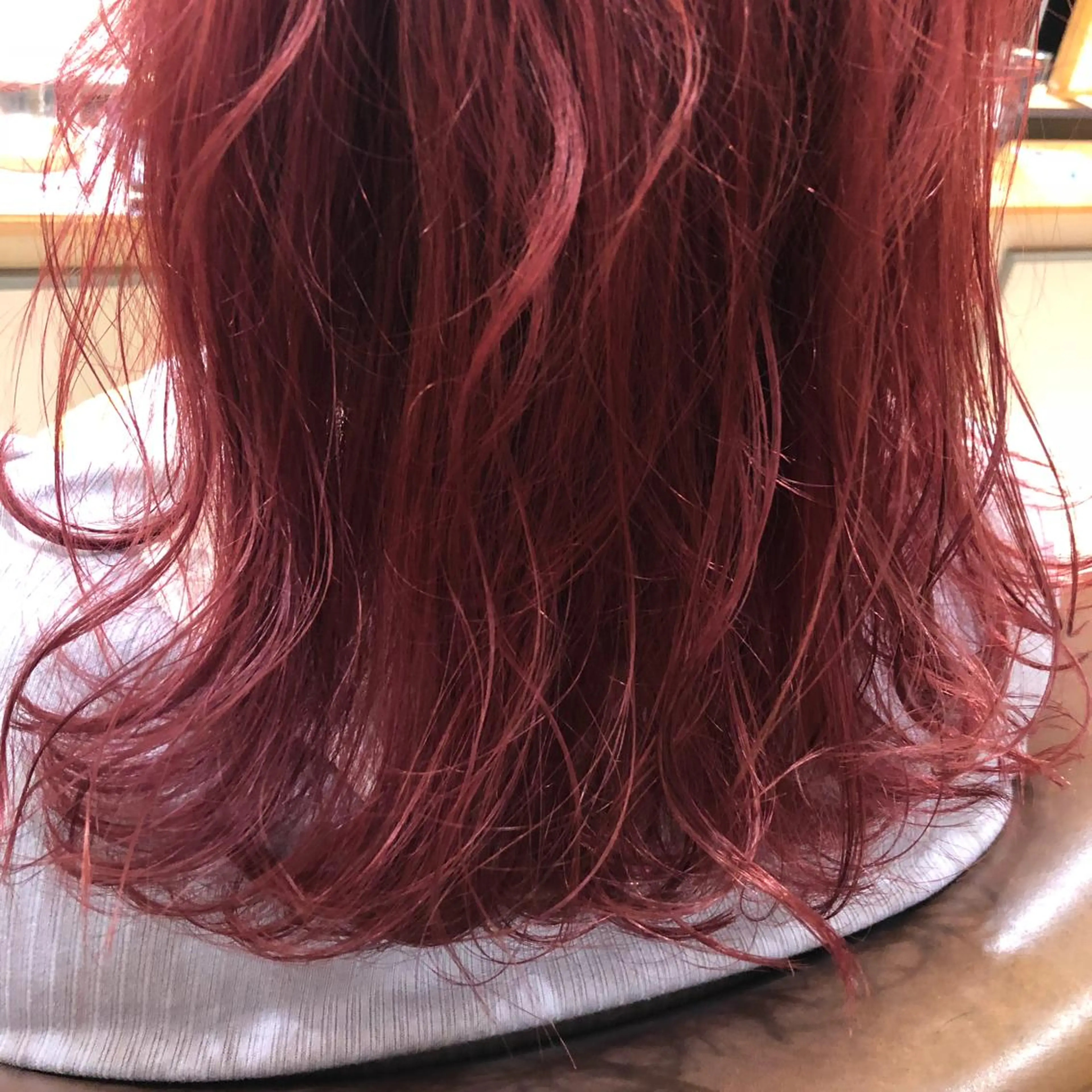 ミディアム カラー パーマ ヘアアレンジ ピンクカラー 脱白髪染め特化GBG 自由が丘所属・【白髪ぼかし 専門GBG】自由が丘のヘアスタイル