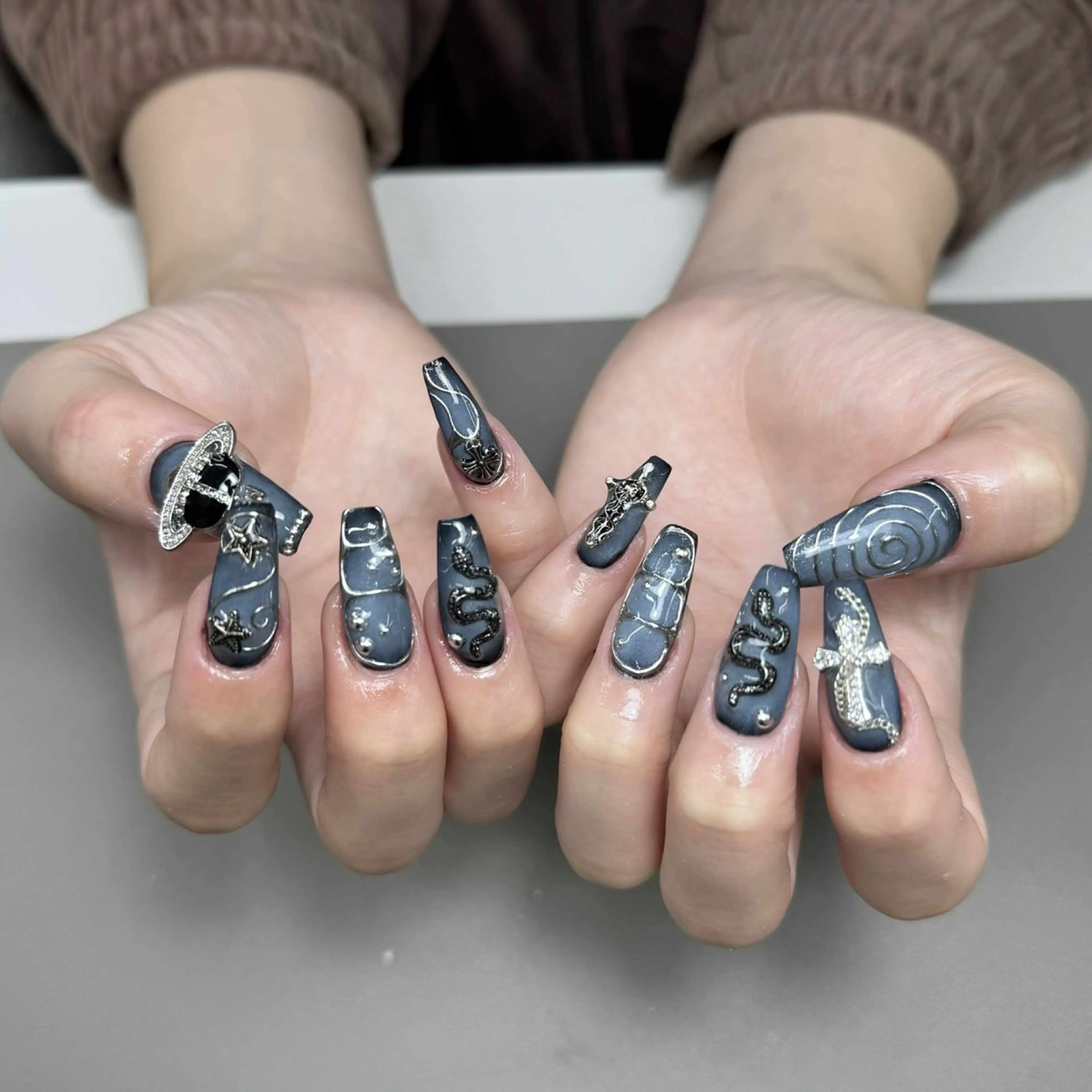 ネイル アートネイル オーロラネイル フットネイル ジェルネイル キラキラネイル ハンドネイル ハンドケア Nova Nail Shinsaiのネイルデザイン