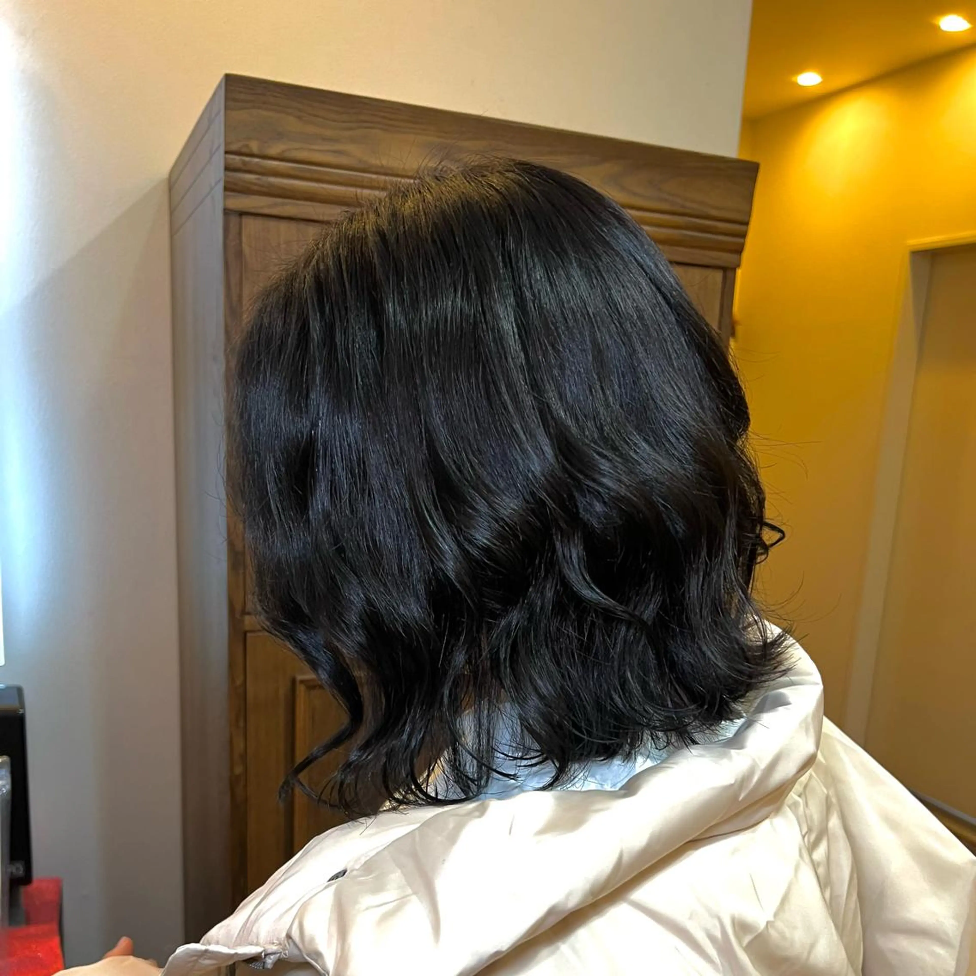 ミディアム カラー ヘアアレンジ 黒髪 ブルーカラー ブルーブラック 透明感カラー 杉本 歩香のヘアスタイル