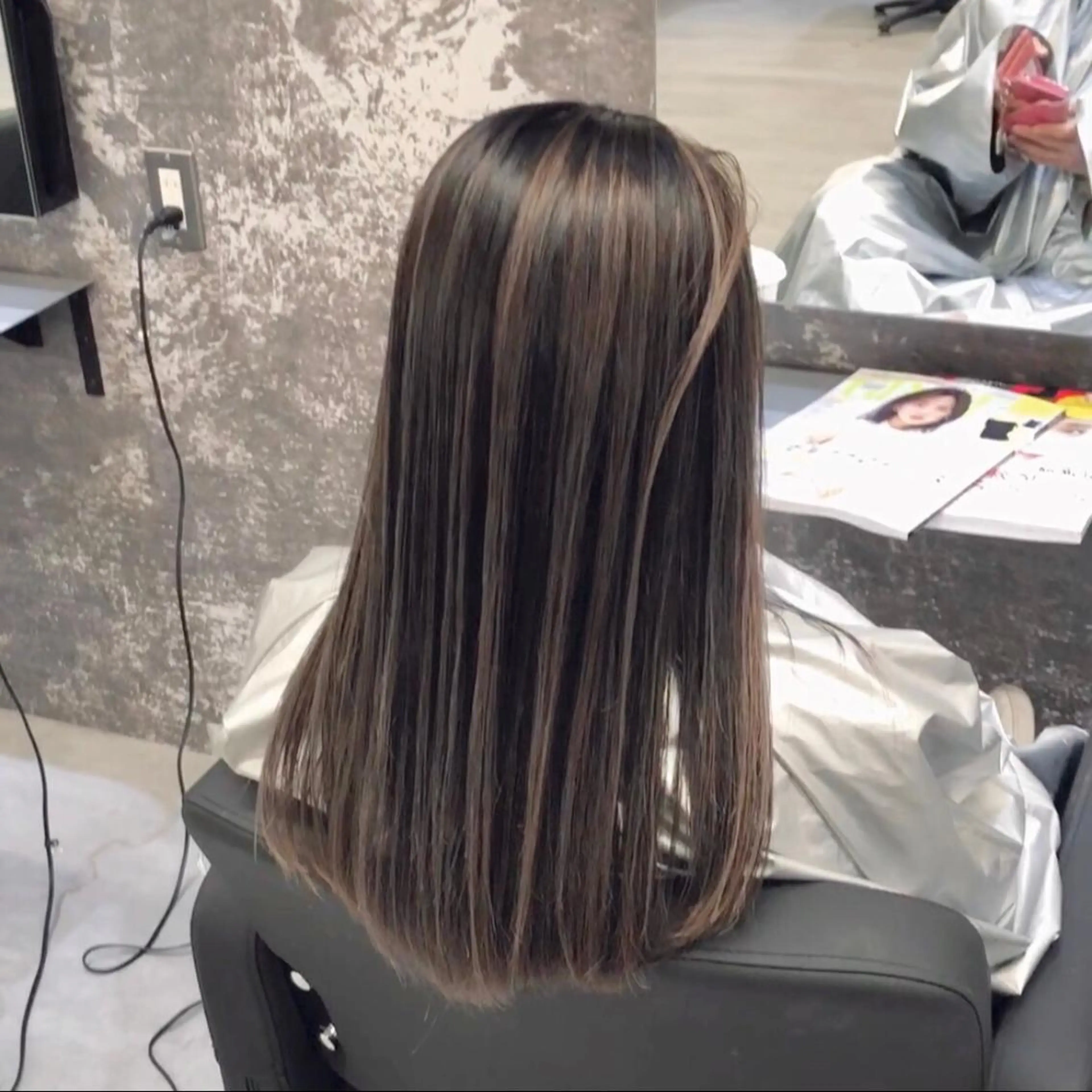 セミロング カラー ヘアアレンジ バレイヤージュ デザインカラー ハイライトカラー 外国人風カラー ハイライト アンドウ ユウ/ レイヤーカット/韓国のヘアスタイル