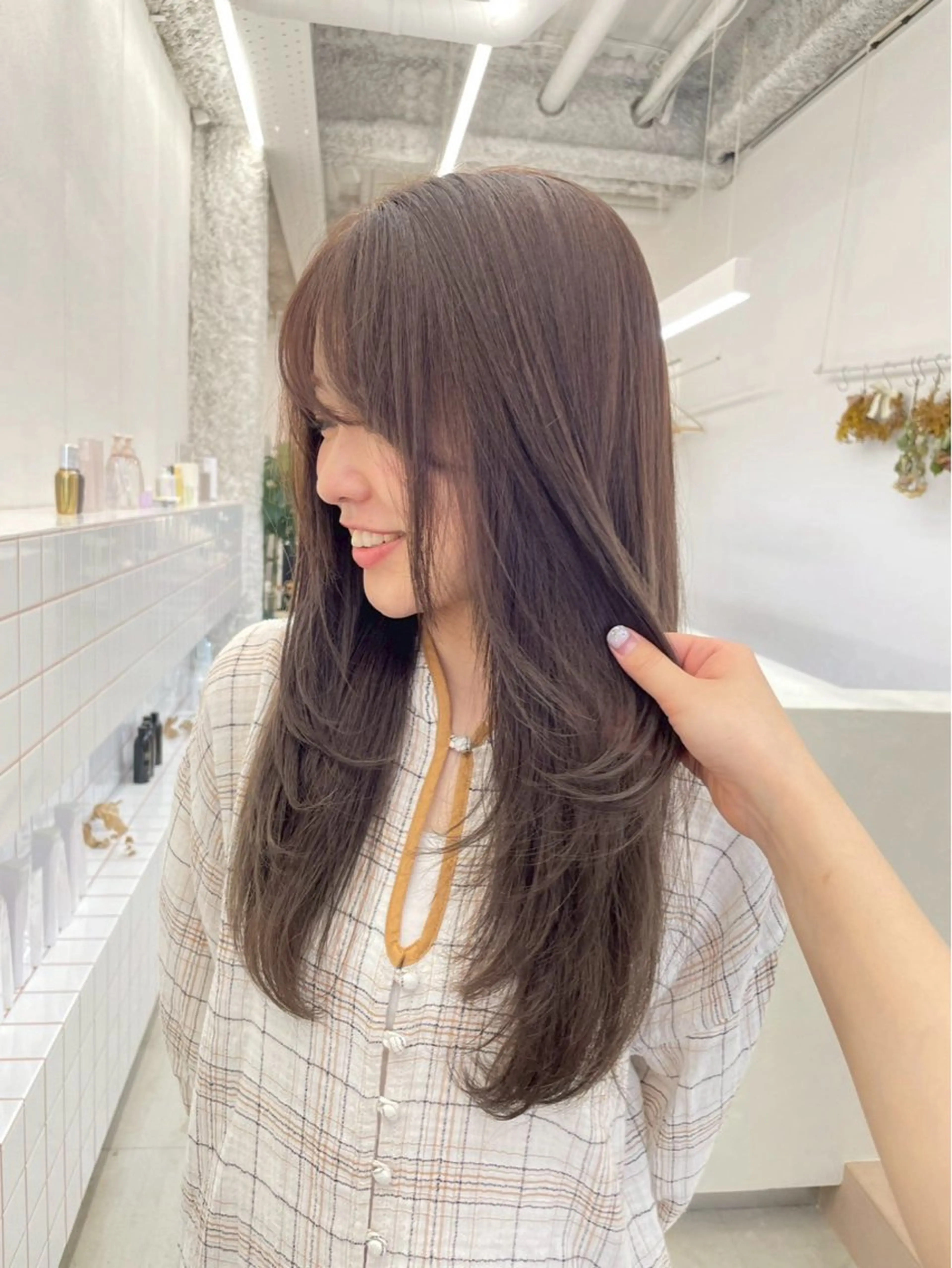 カラー 🌷花屋併設🌷 岡本明日実のヘアスタイル