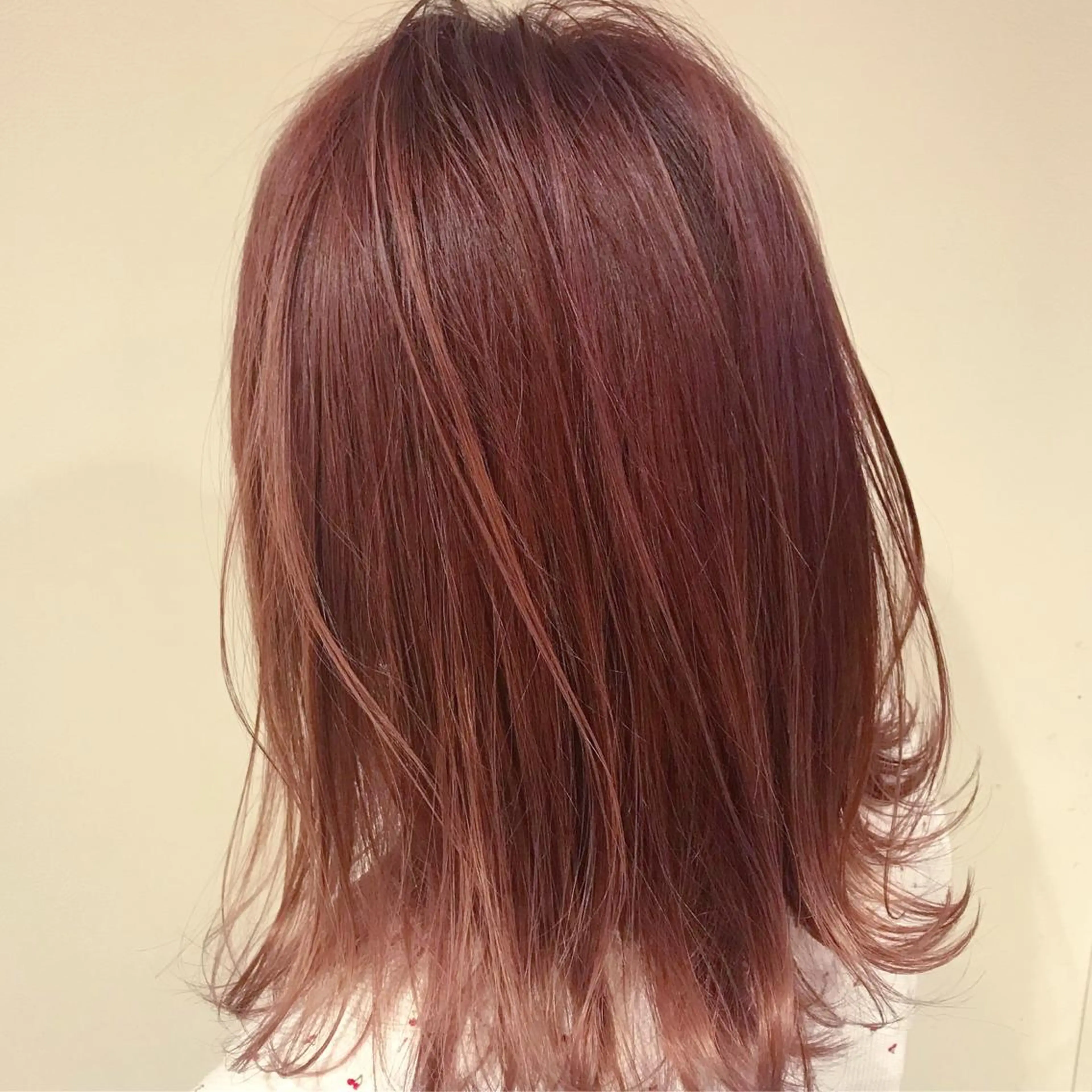 ミディアム カラー アッシュ アッシュグレー アッシュグレージュ バレイヤージュ ミストバング AMI Hair  supply所属・髪質改善カラー 韓国風レイヤーのヘアスタイル