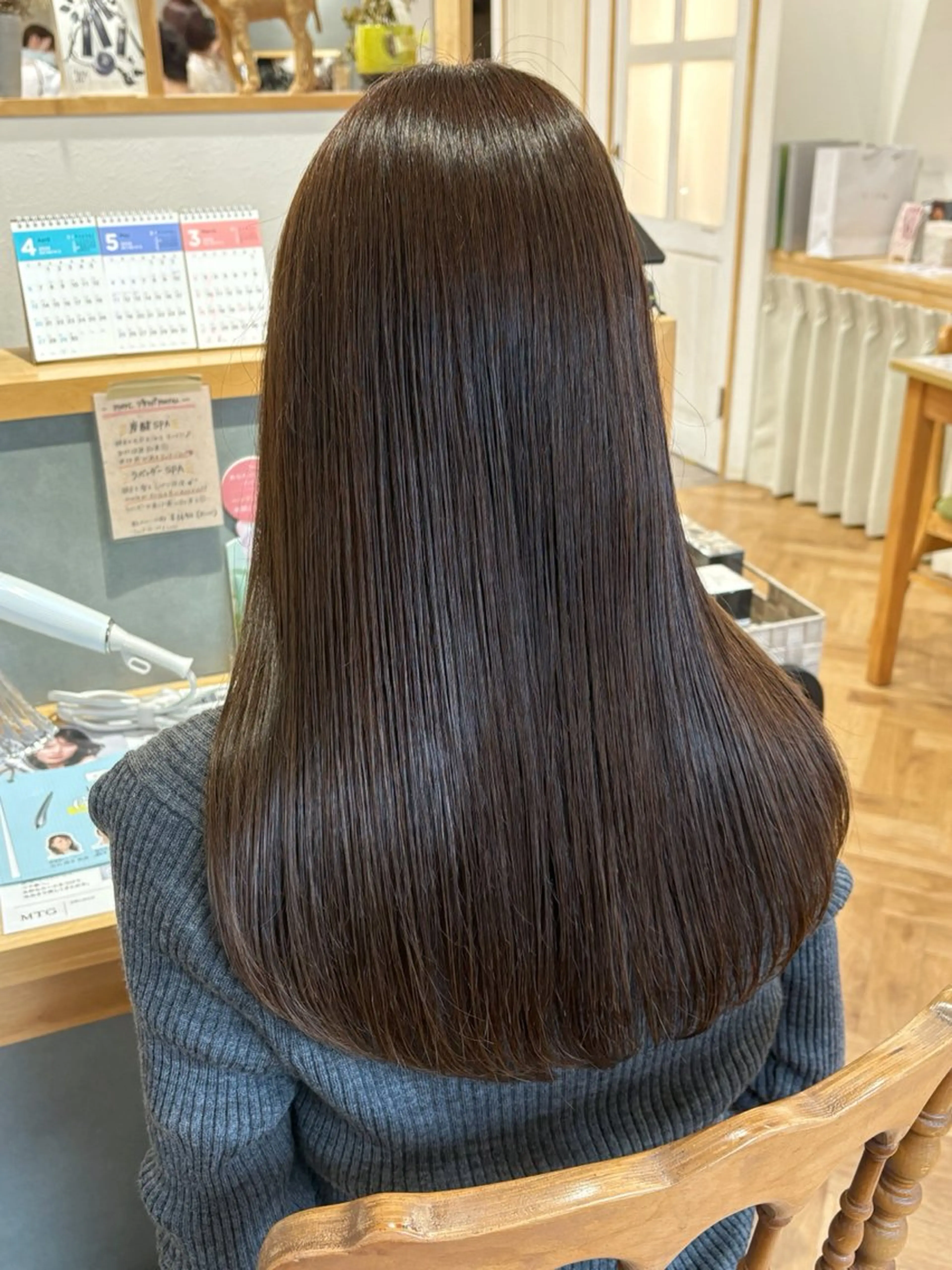 ロング カット ヘアカラー トリートメント merc.🪸🫧 土居春菜のヘアスタイル