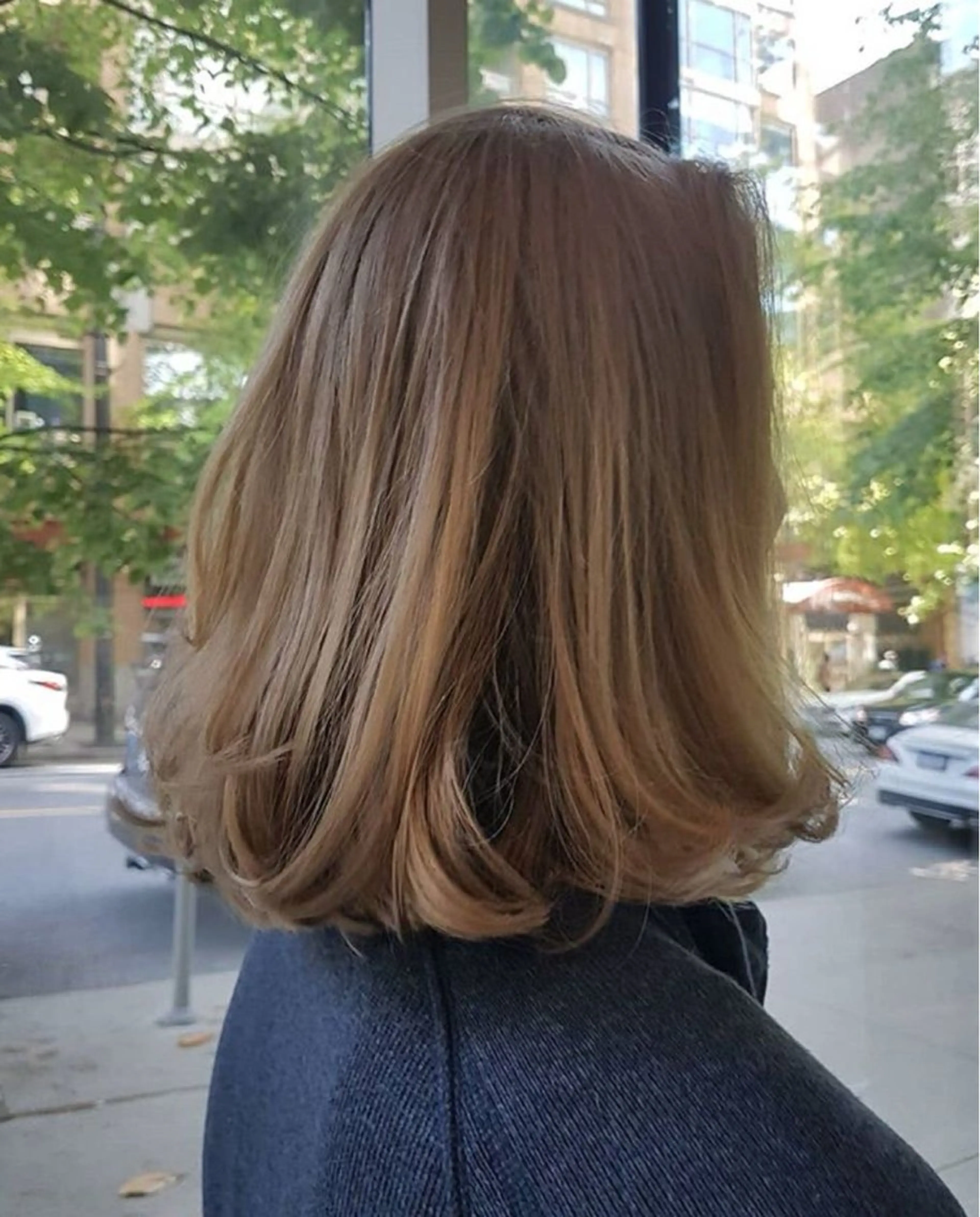 ミディアム カラー ブリーチ nok所属・レイヤー/ベージュ/ どますず🌺のヘアスタイル