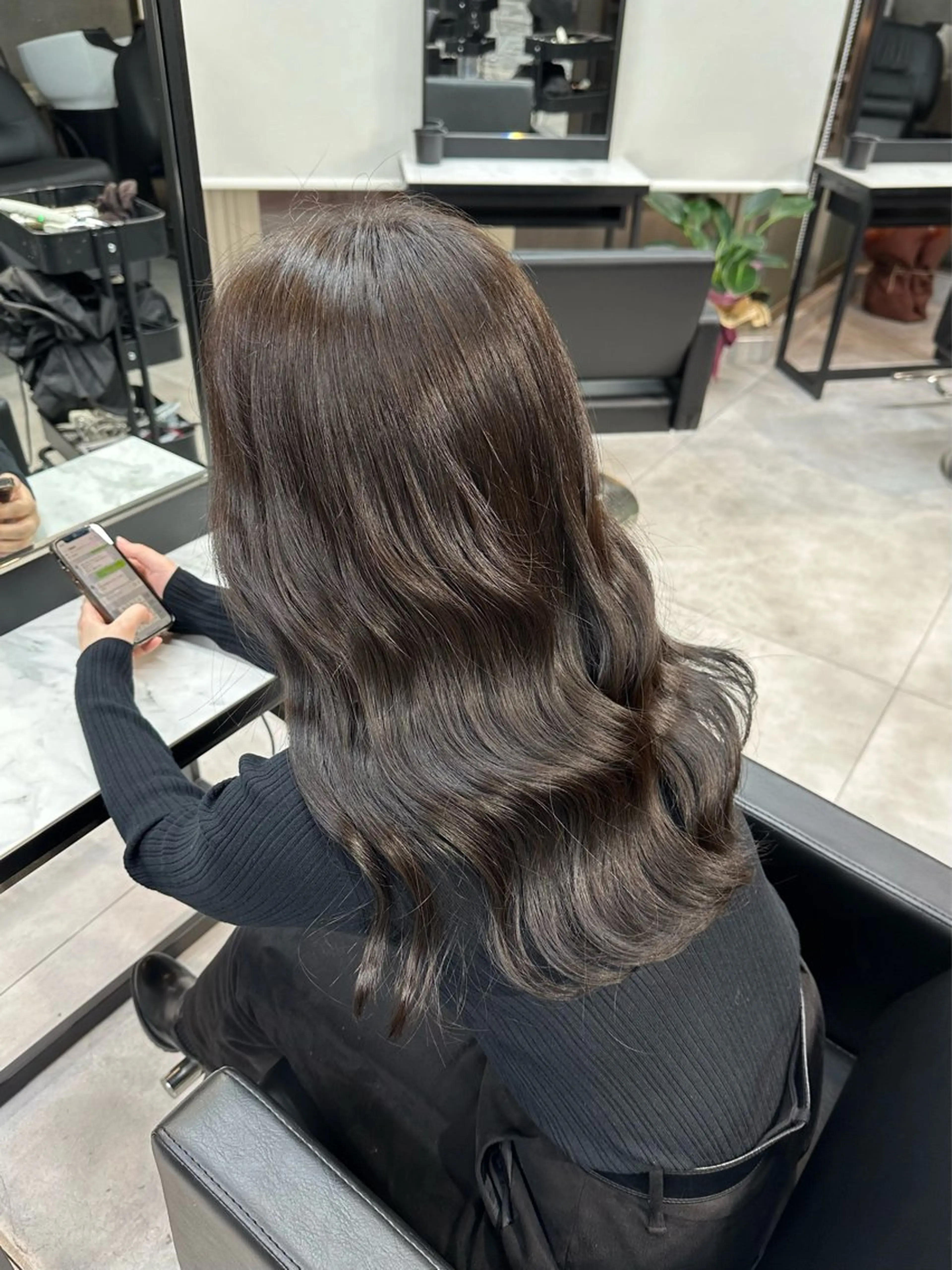 ロング カラー グレージュ りおん レイヤー/ベージュのヘアスタイル