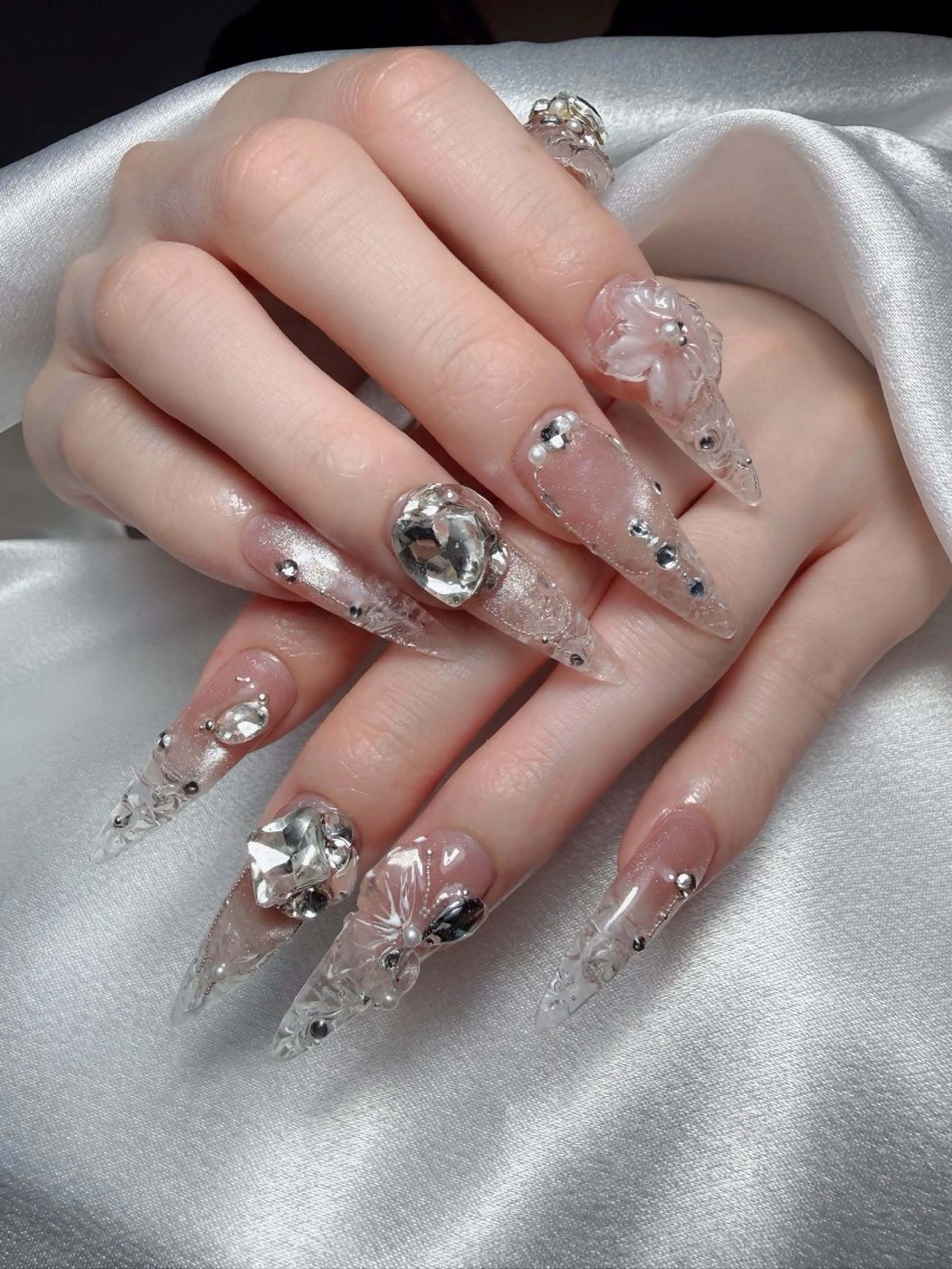 ネイル フラワーネイル フレンチネイル ジェルネイル グラデーション オフィスネイル ハンドネイル ハンドケア リサネイルサロン所属・リサ ネイルサロンのネイルデザイン