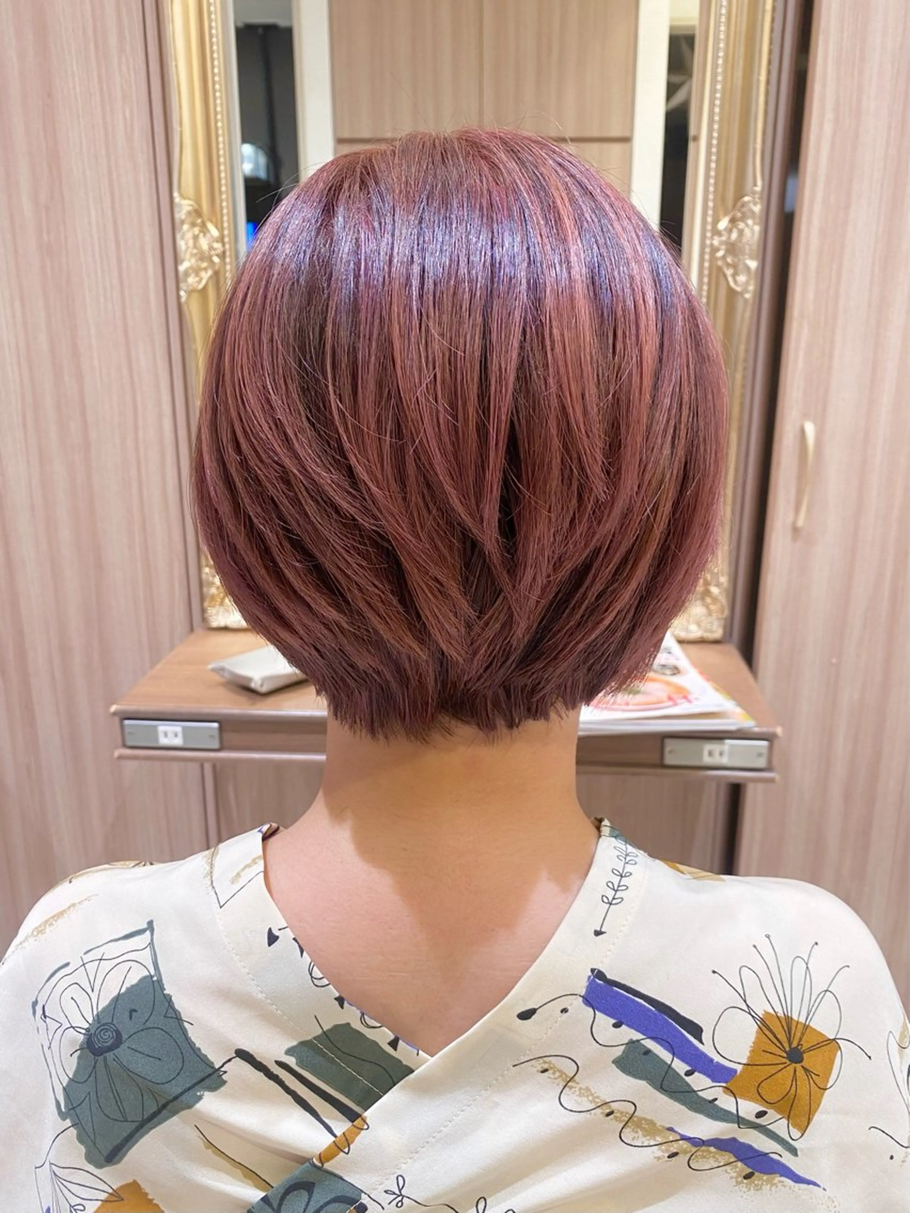 ショート カラー 古川 琴美のヘアスタイル