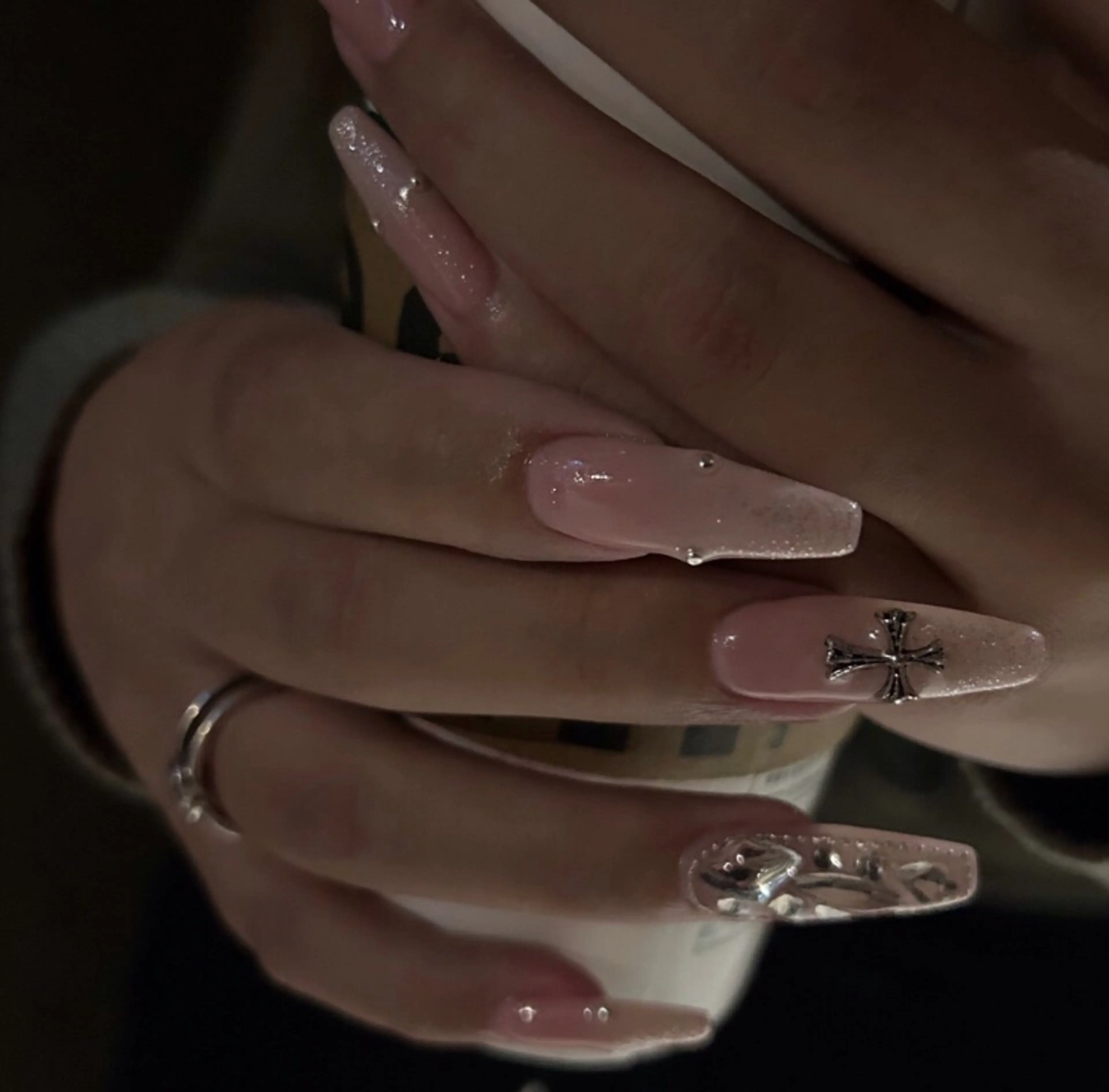 ネイル 長さ出し グラデーション キラキラネイル 韓国ネイル ラメ(グリッター) ハンドネイル ハンドケア Chisa Nail Studio所属・チ サのネイルデザイン