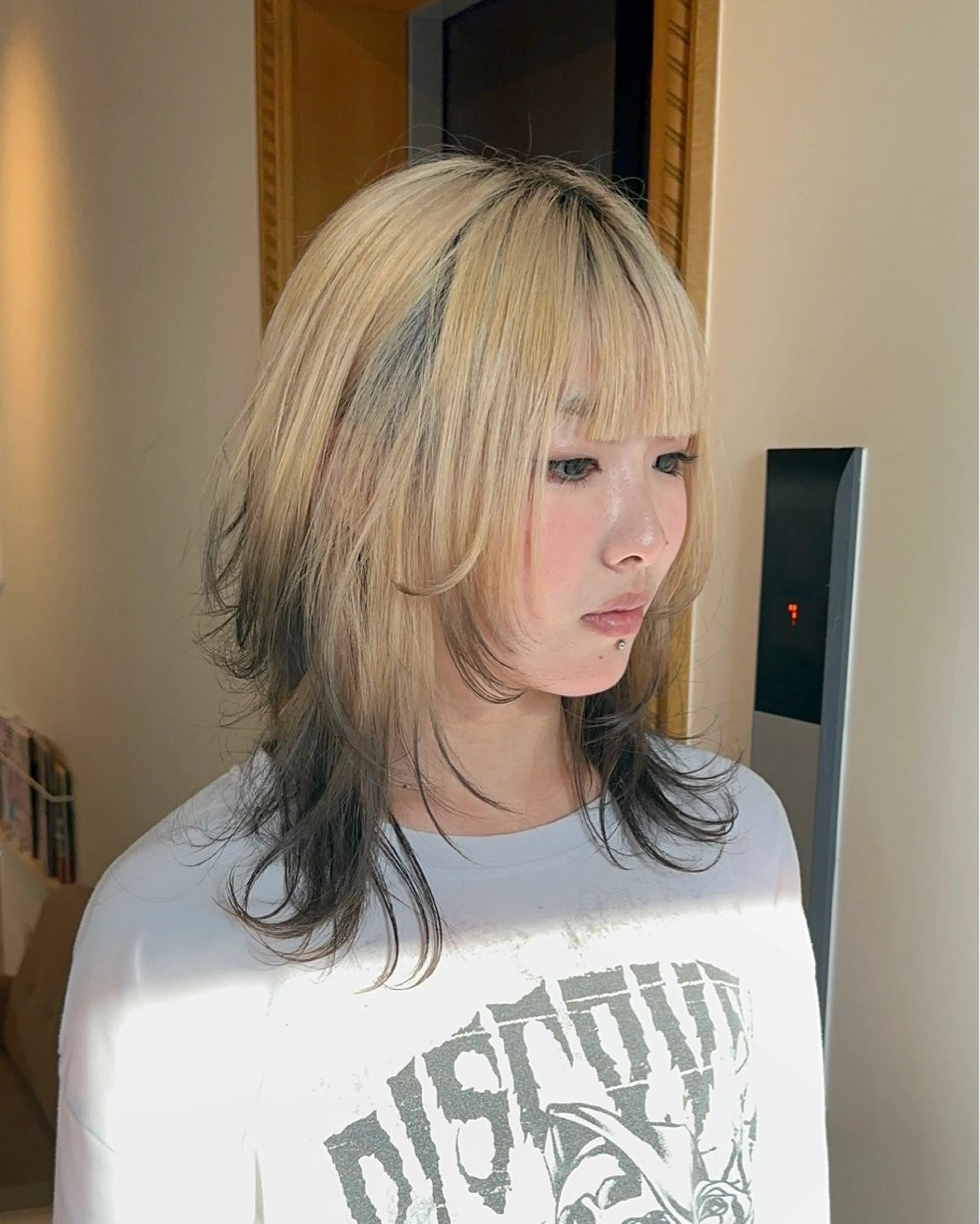 セミロング カラー デザインカラー ウルフカット 大阪ウルフカット ハッシュカットのヘアスタイル