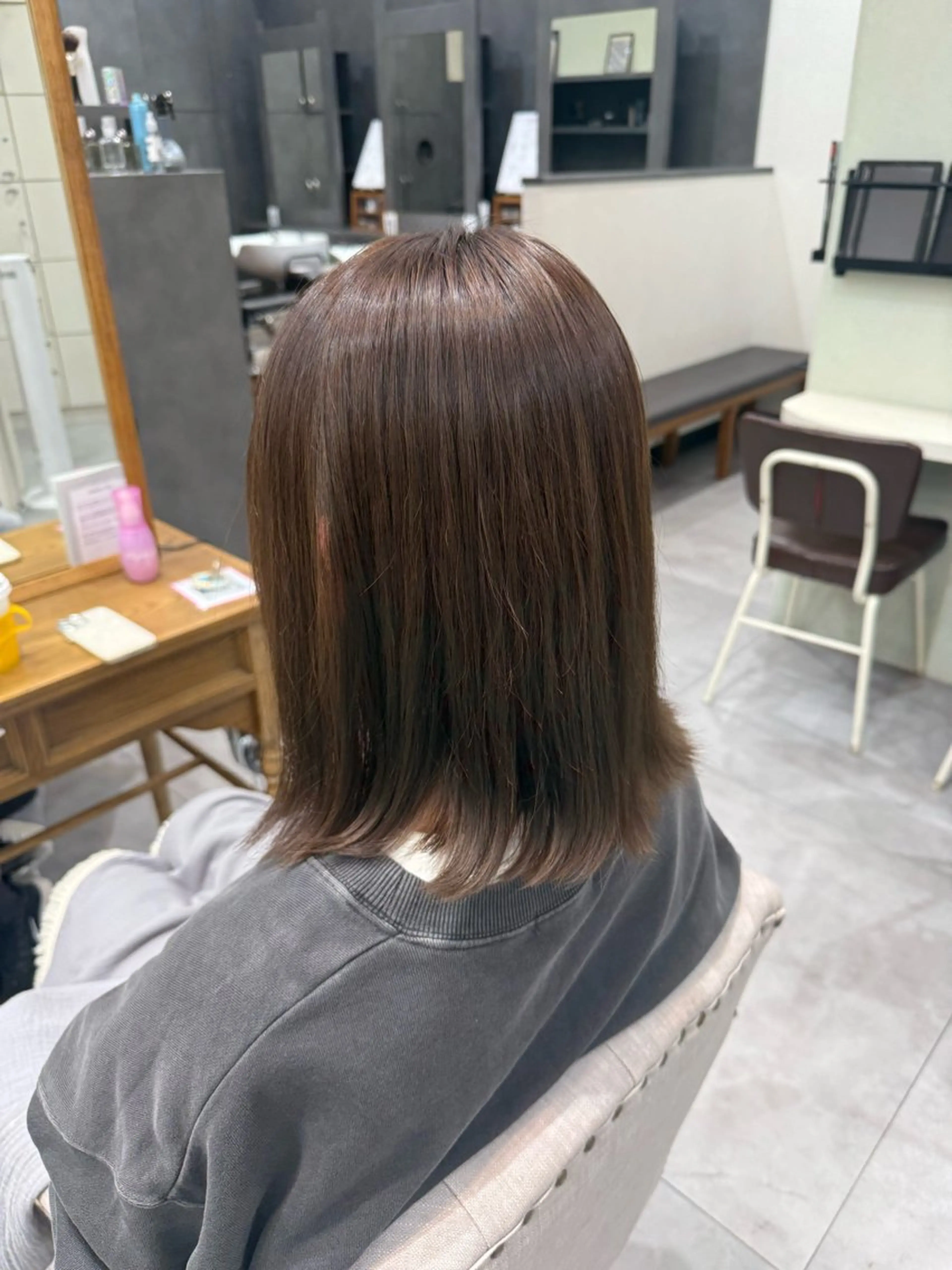ミディアム カラー ブリーチ グレージュ ブリーチなしカラー ヘアカラー 中林 優太のヘアスタイル