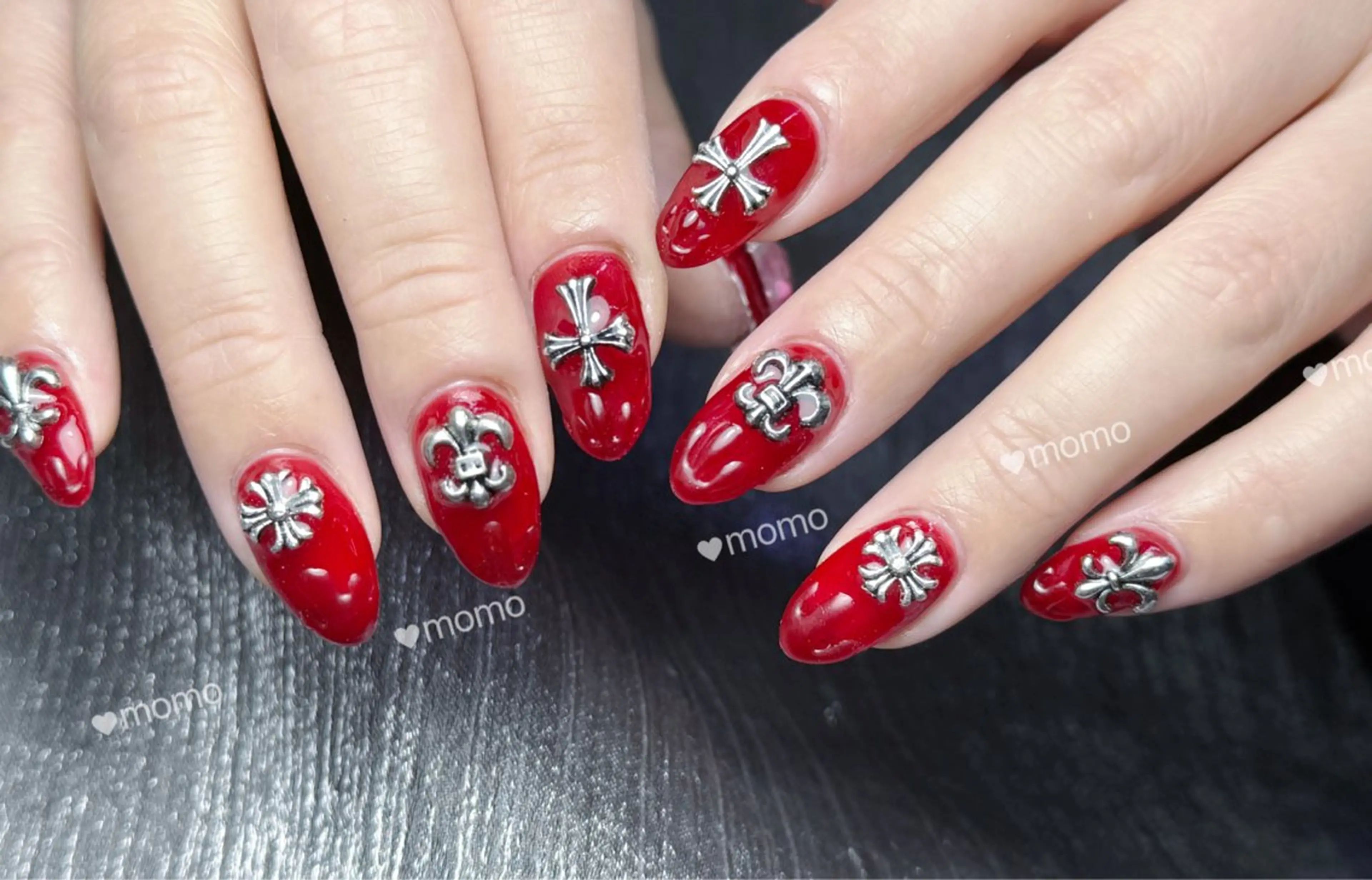ネイル 赤色 MOMO nail所属・NIITSU 川崎のネイルデザイン