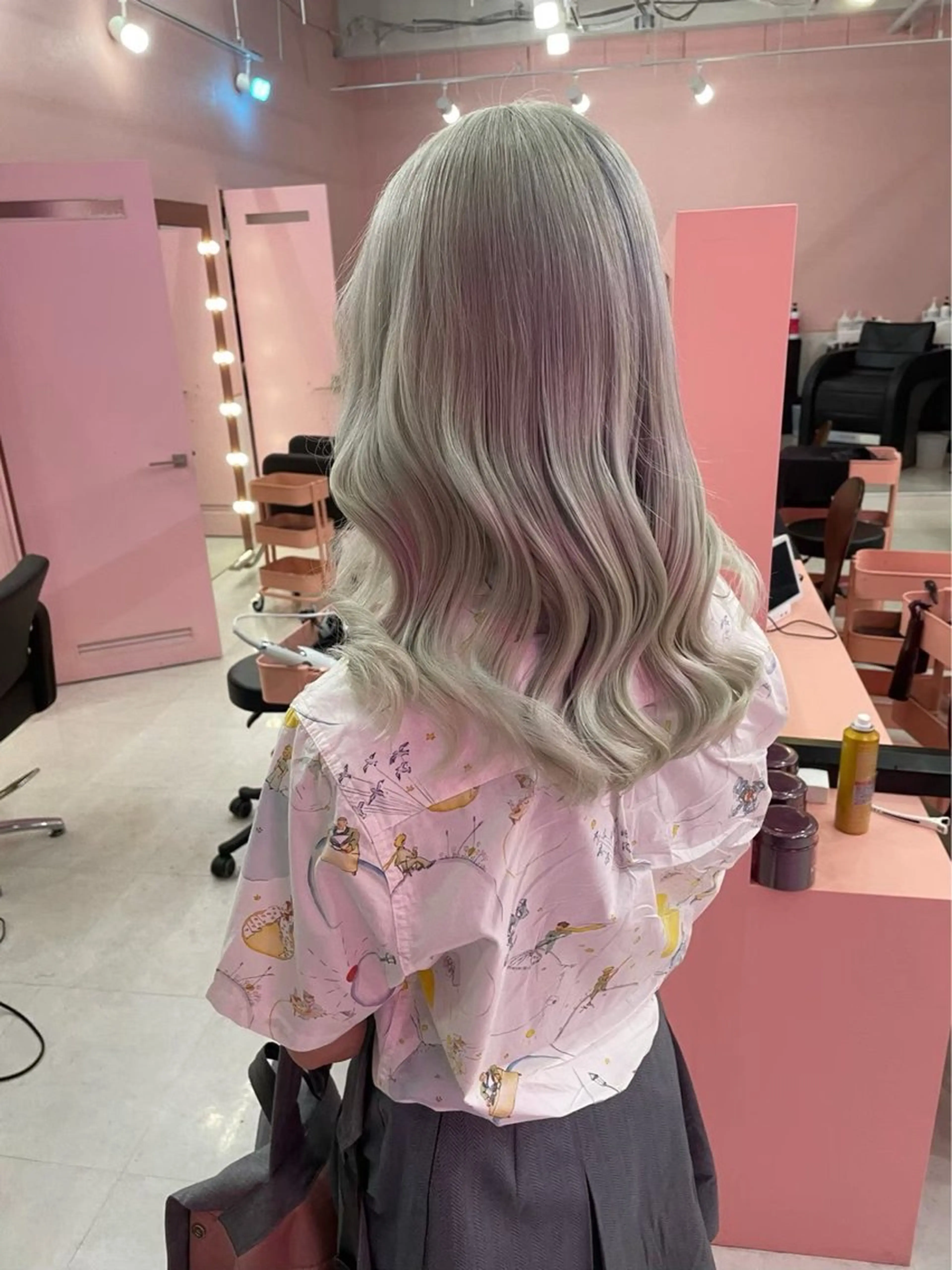 セミロング カラー アッシュ アッシュグレー ベージュカラー ブリーチ ブロンド 【美髪ハイトーン】 髪質改善/大和🎀のヘアスタイル