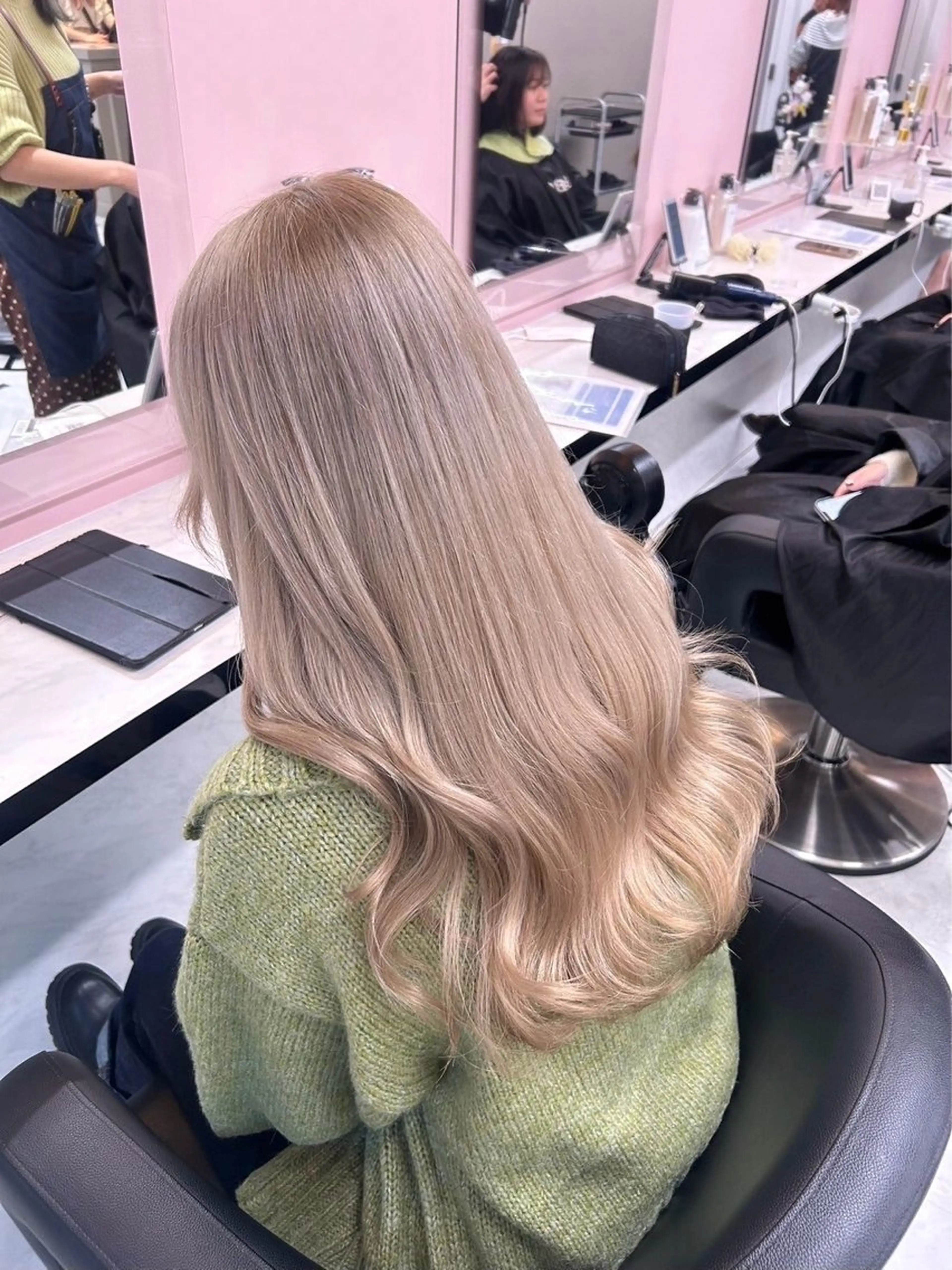 ロング カラー 韓国風艶髪🎀 暖色カラー🤍のヘアスタイル