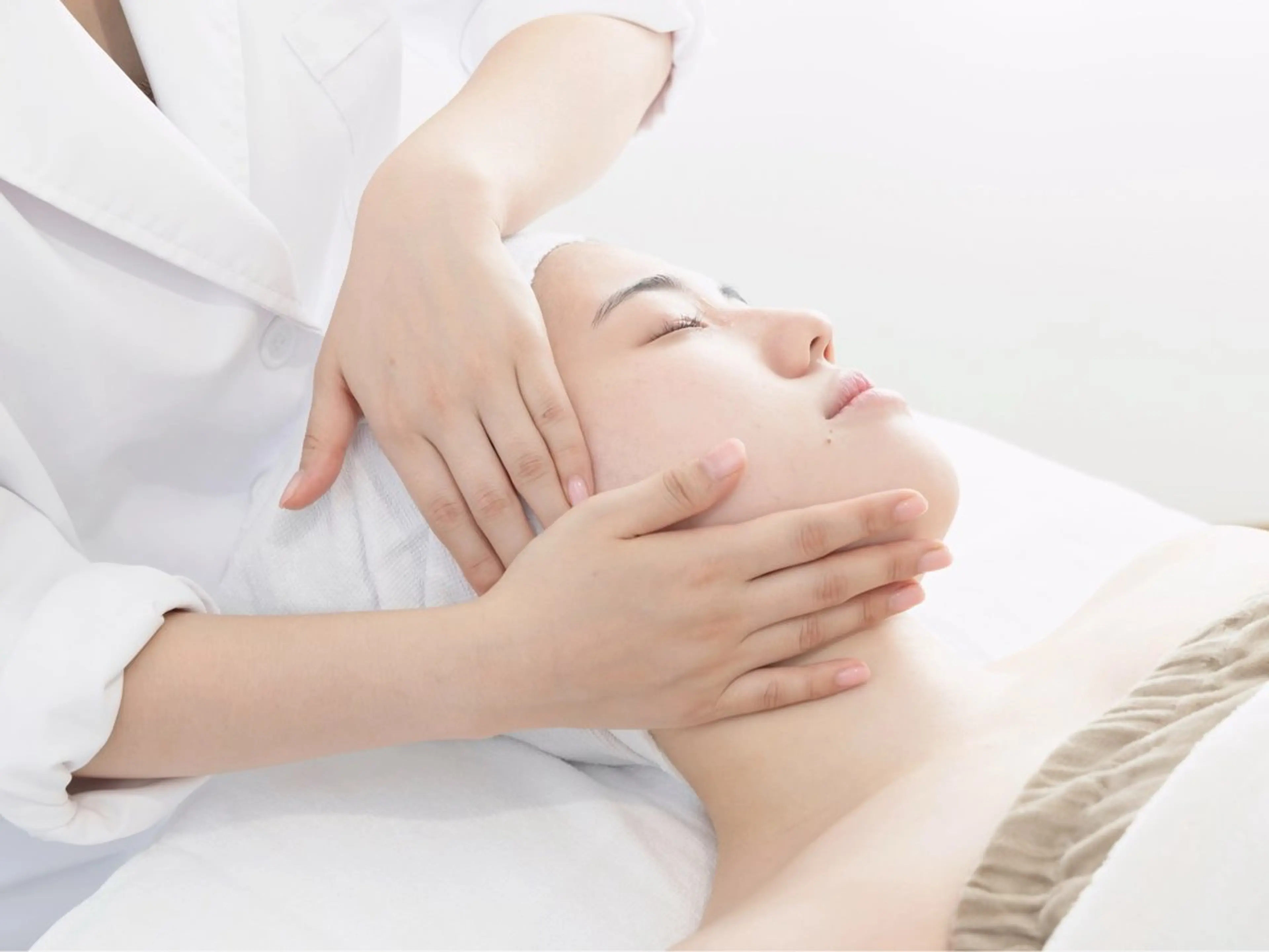 ハーブピーリング /毛穴ケア/脱毛/韓国ツヤ肌専門店【HARU.】所属・韓国ツヤ肌ピーリング ハーブ脱毛HARU.のエステ・リラクイメージ