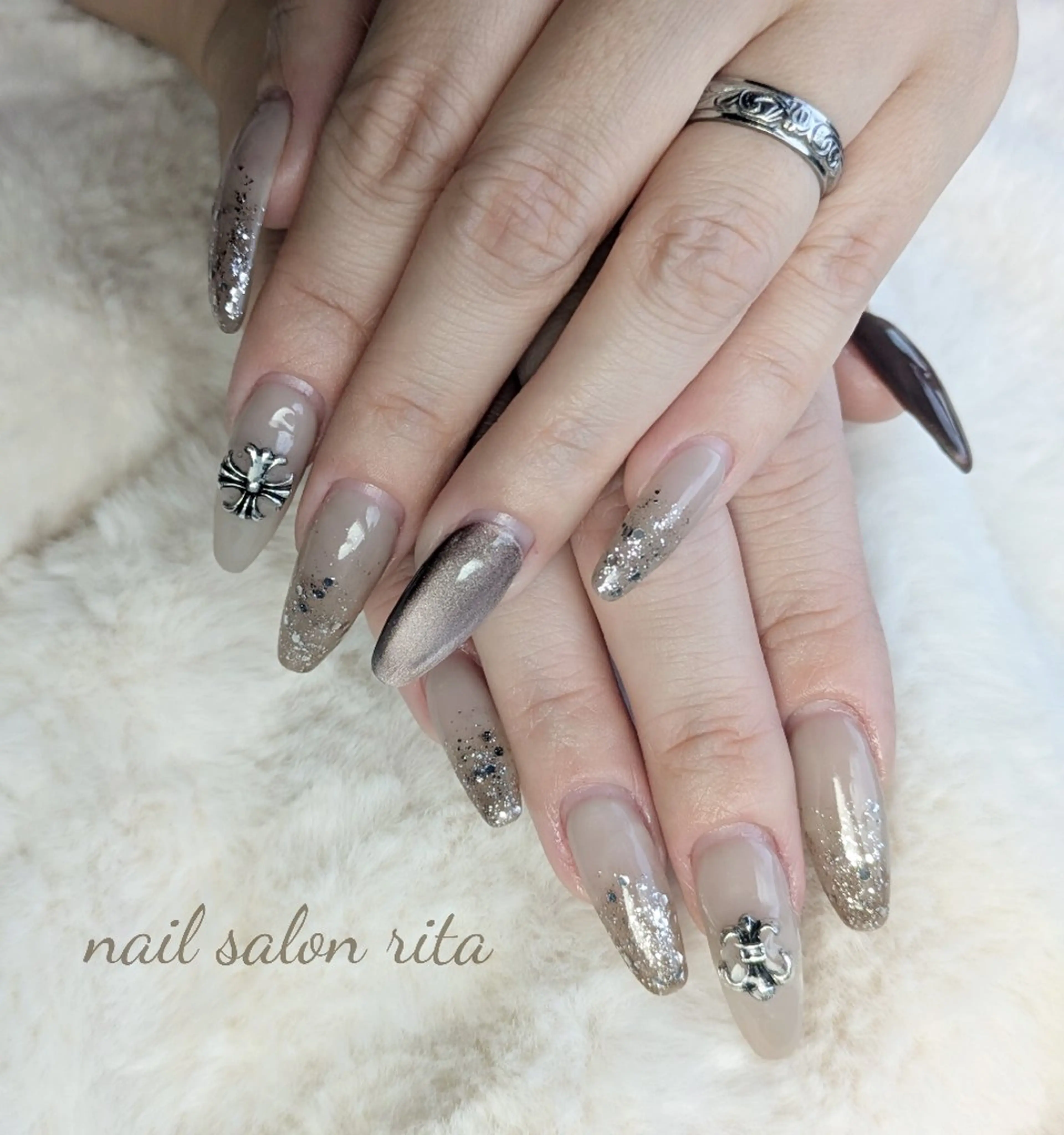 ネイル nail salon rita所属・柴田 理紗のネイルデザイン