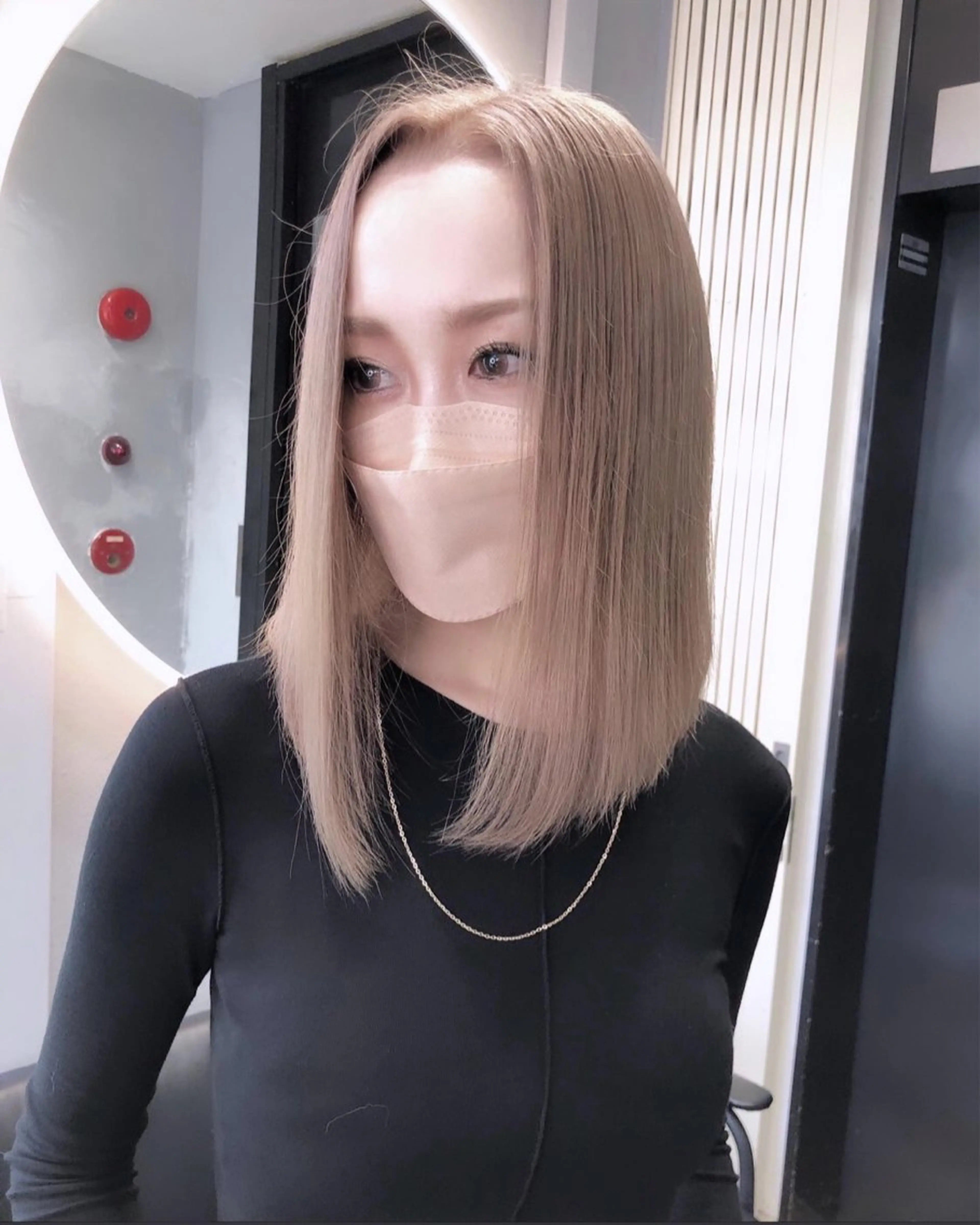 ショート カラー ヘアアレンジ 切りっぱなしボブ ショートボブ ハンサムショート ベージュカラー ブリーチ ヘアカラー トリートメント GiseL天神カラー 髪質改善/ブリーチのヘアスタイル