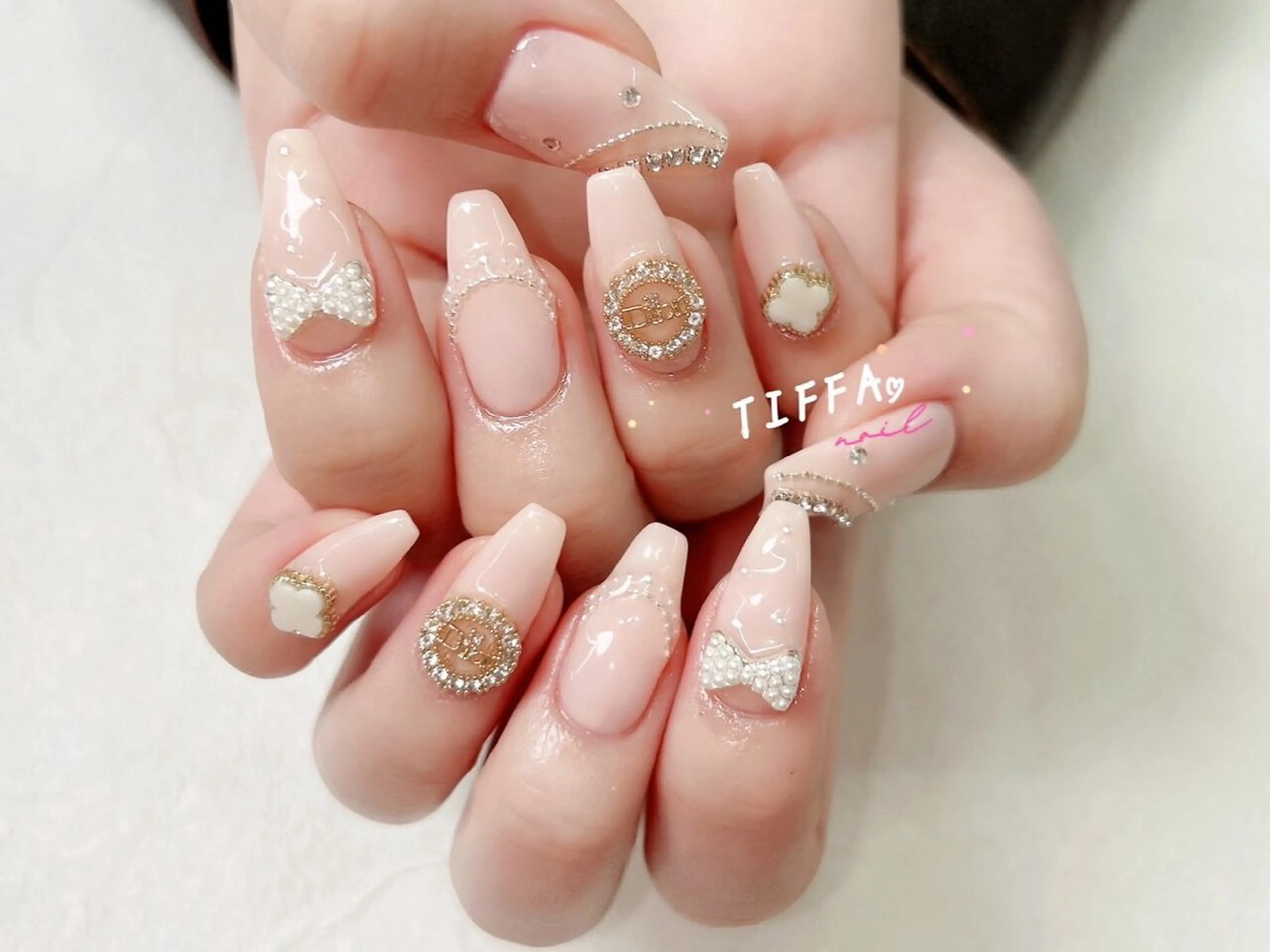 【人気120分デザイン】¥5999★jr.ネイリスト★ワンカラー／ラメ+パーツ10個の写真