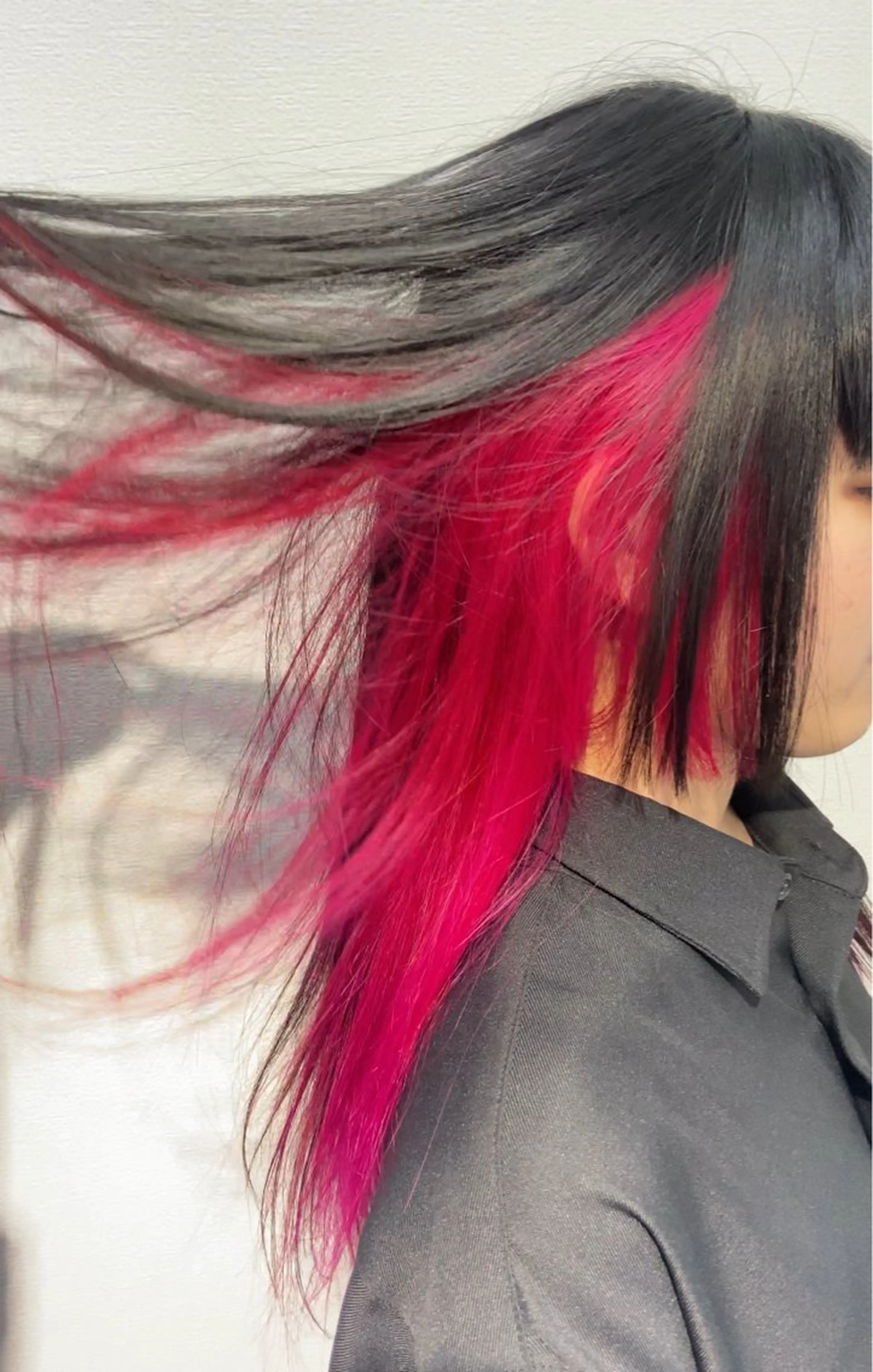 ロング 瀧下 唯のヘアスタイル