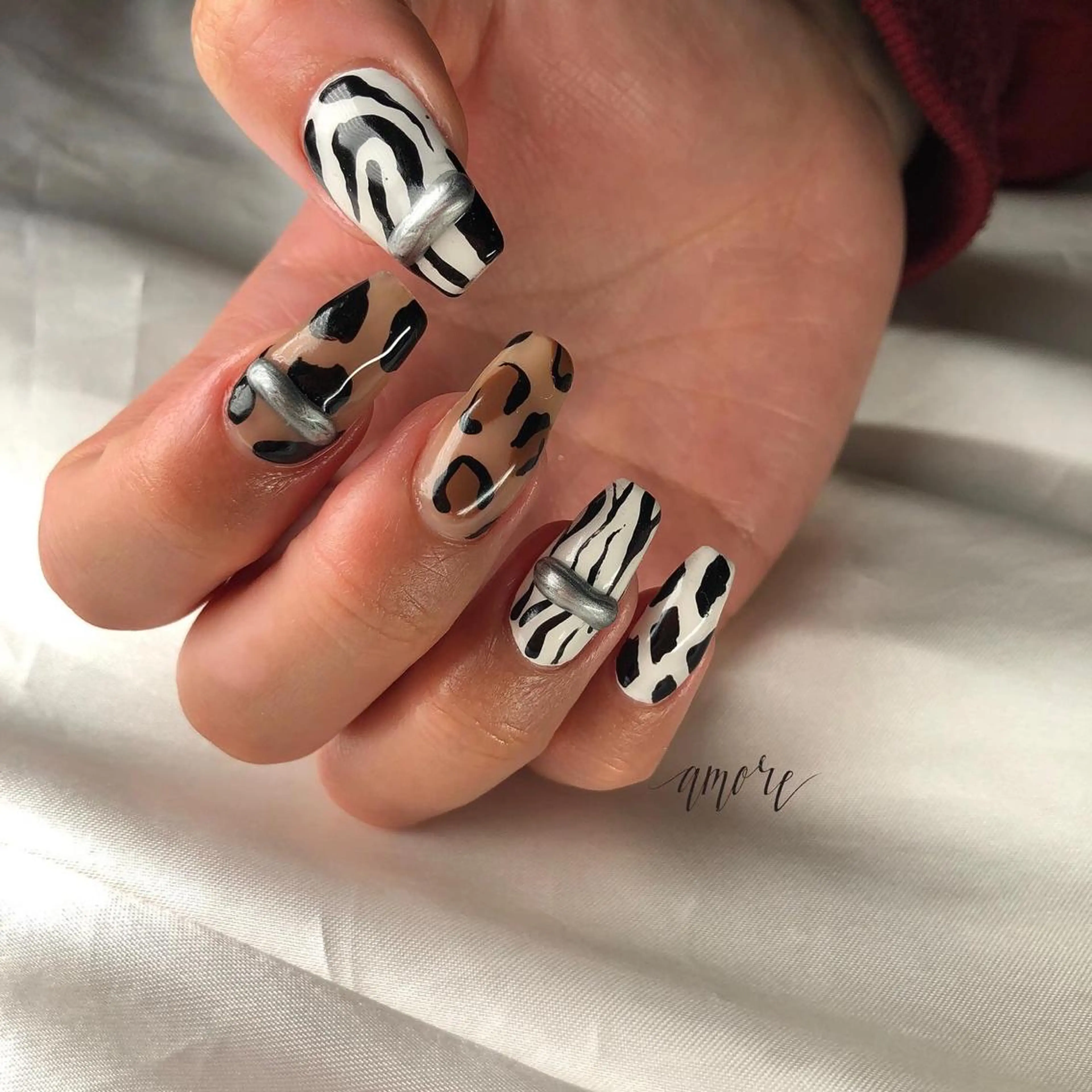 ネイル ジェルネイル 氷ネイル・うるうるネイル キラキラネイル マグネットネイル ミラーネイル You kyehwaのネイルデザイン