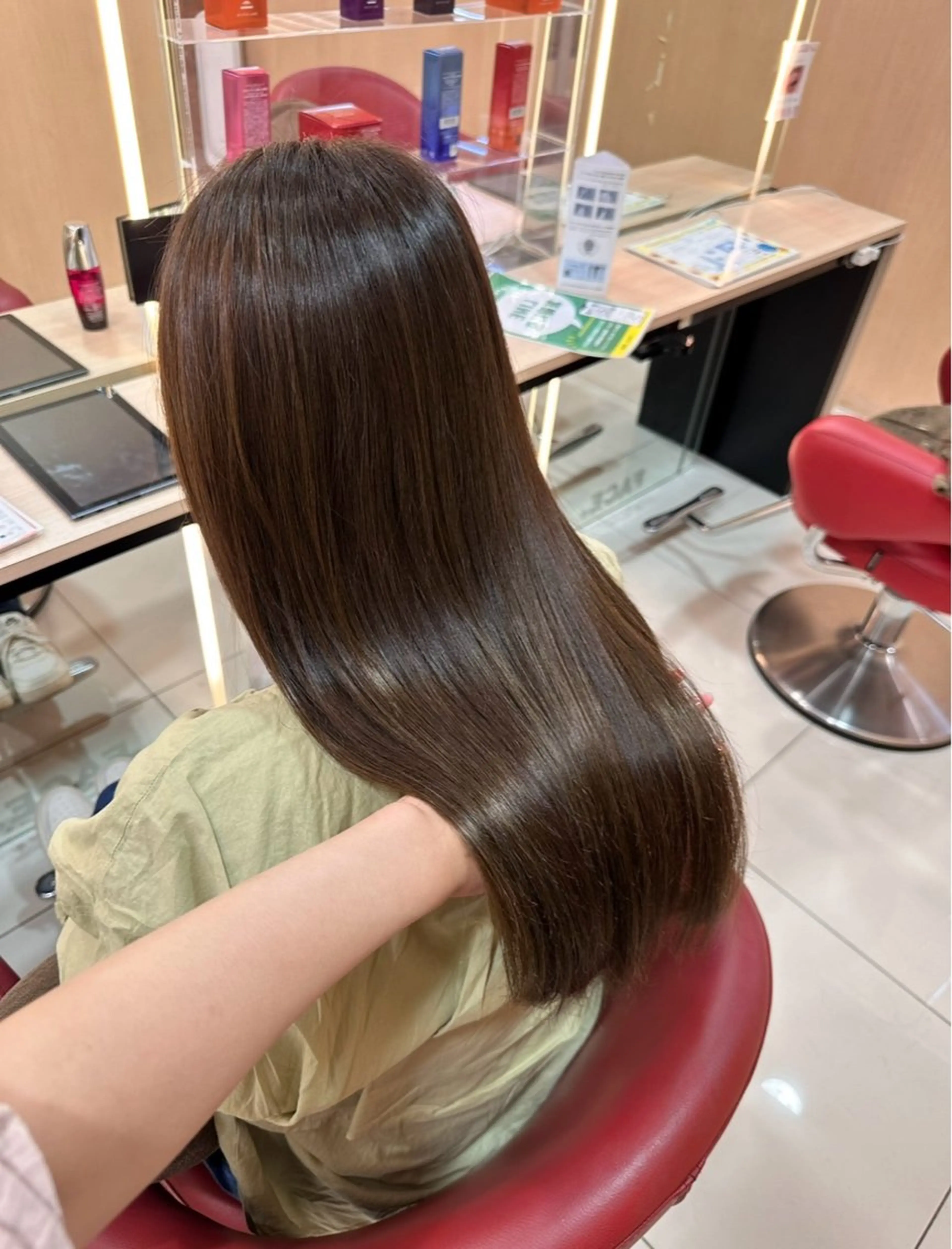 ロング 赤み消し艶カラー・ 透明感カラー×美髪のヘアスタイル