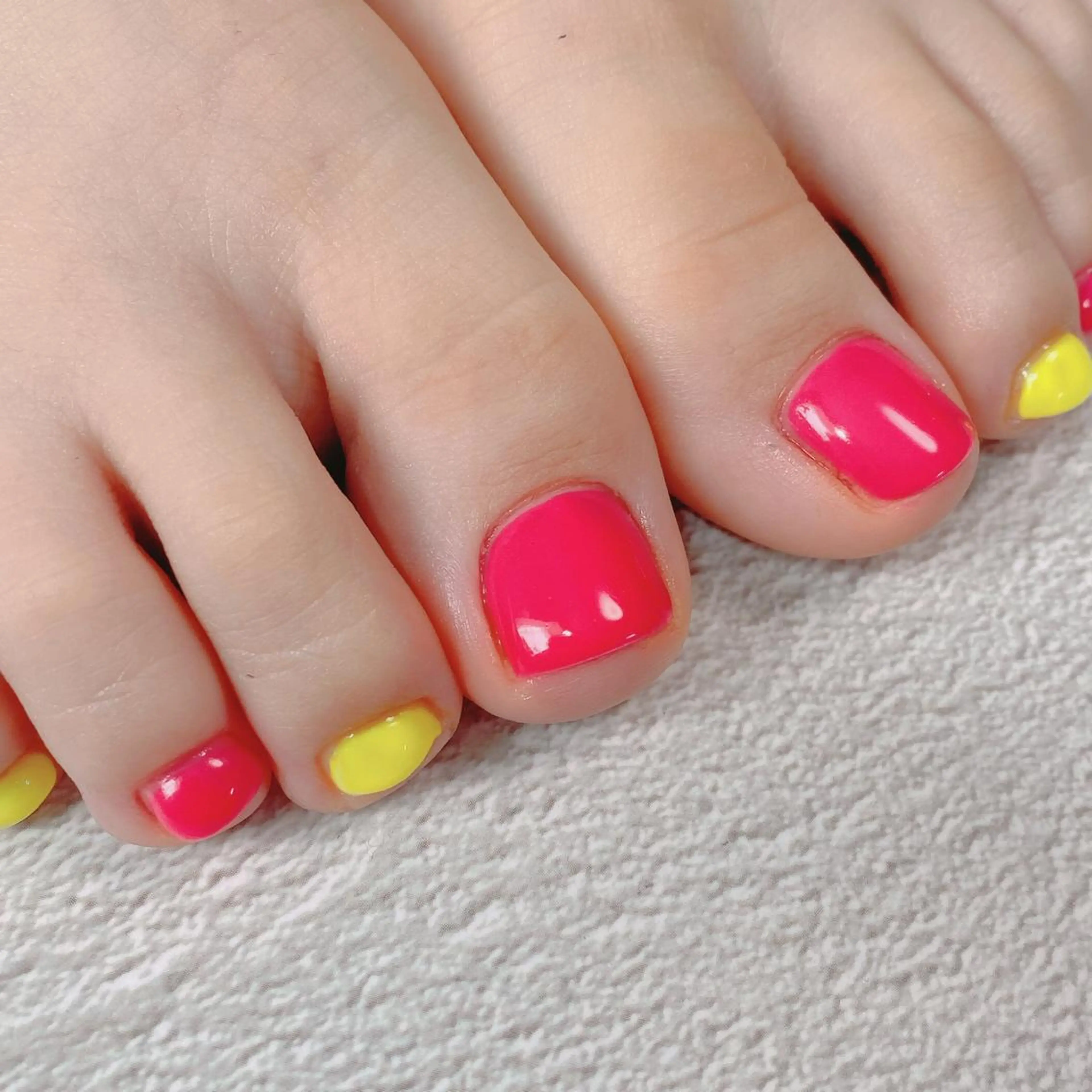 ネイル フットネイル ワンカラーネイル 大人キレイ 𝑁𝑖𝑥𝑖𝑠のネイルデザイン