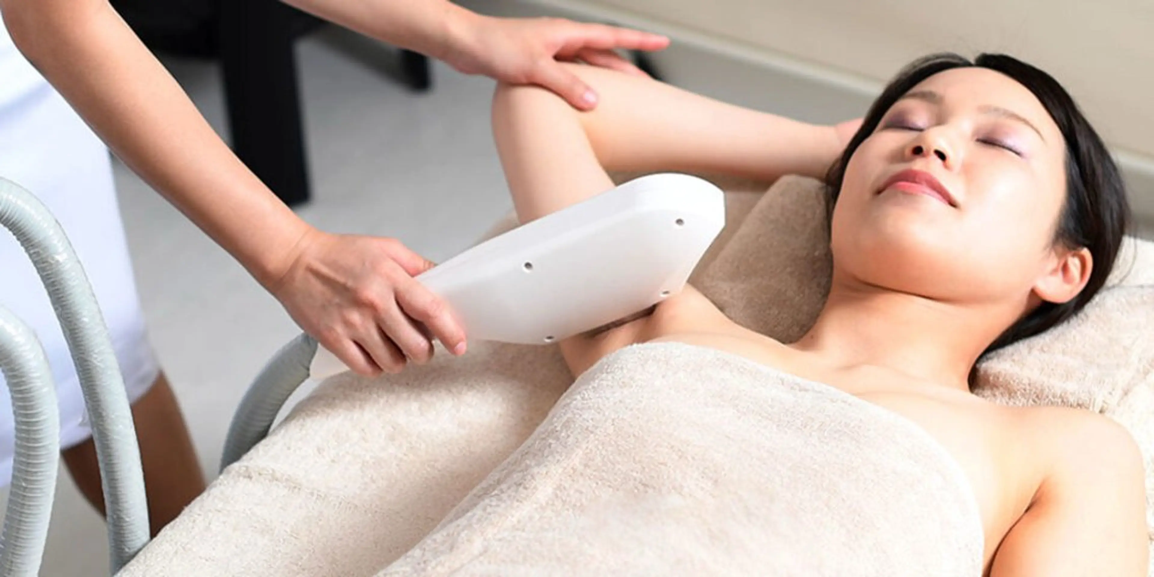 〈女性〉体ALL VIOを除く全身(顔除く)の写真