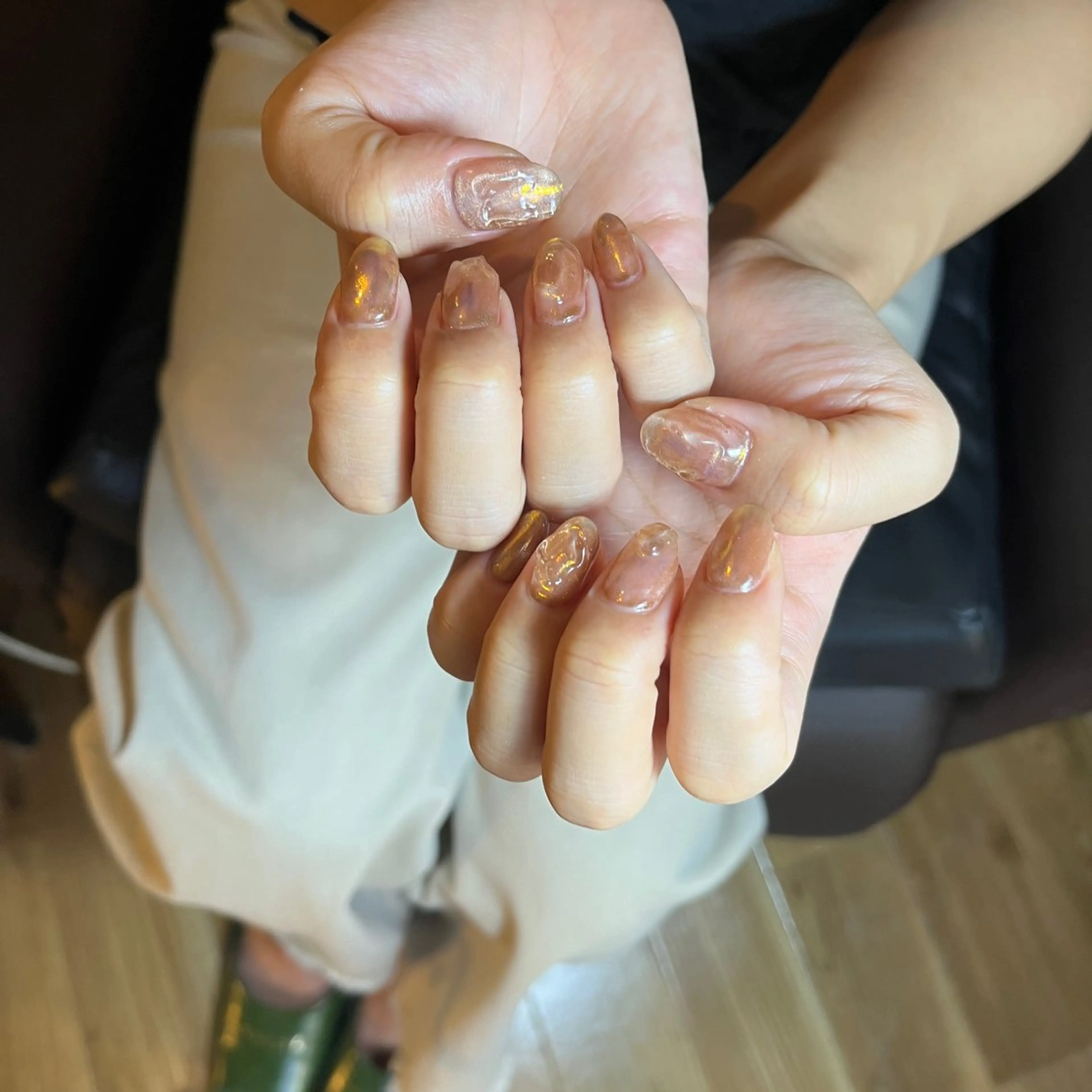 ネイル オーロラネイル ブラウン ぷっくりネイル フリーランス¨̮⃝ ネイリストOKADAのネイルデザイン