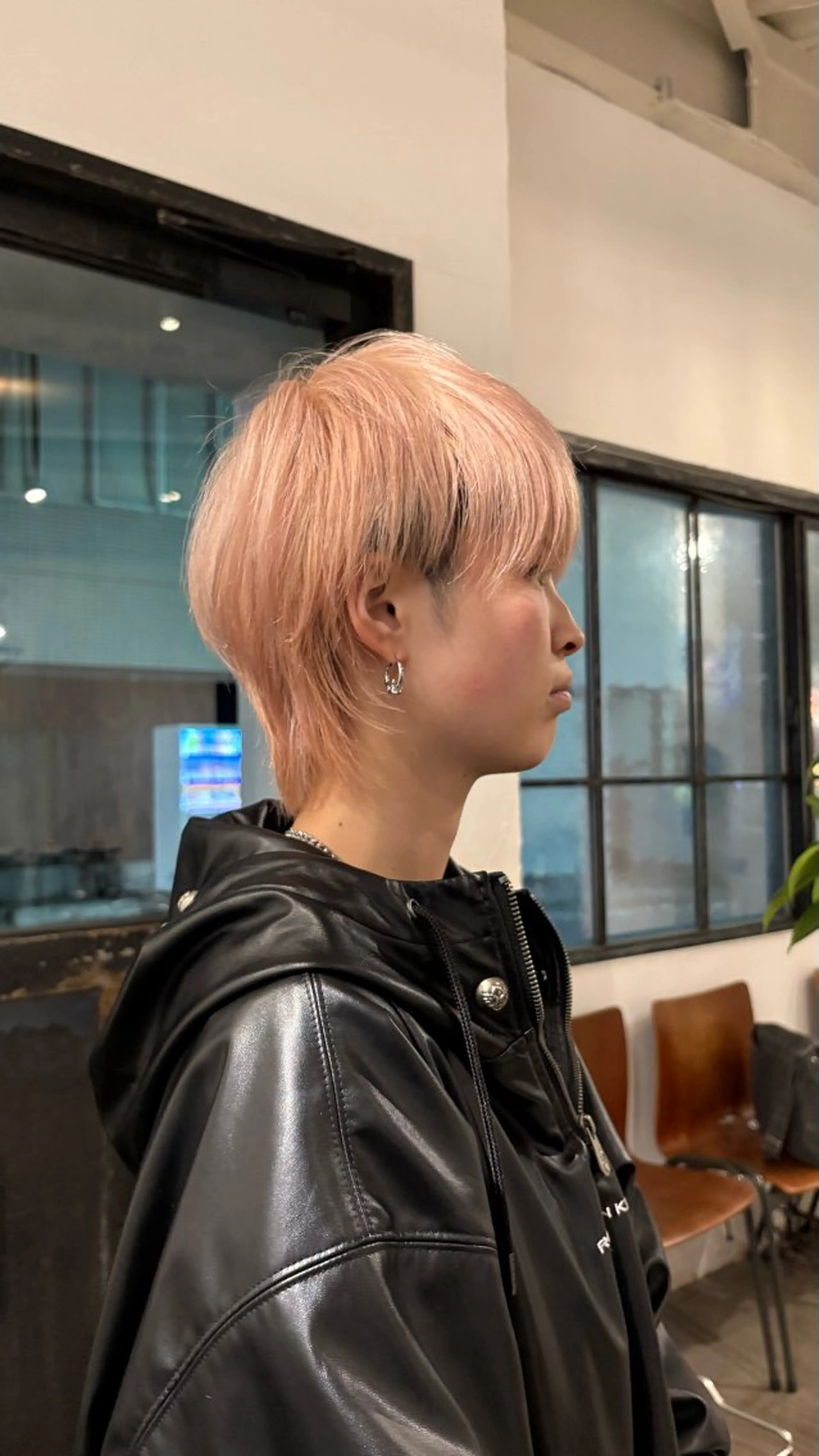 ショート カラー ブリーチ ピンクカラー ホワイトピンク ウルフカット ecru所属・RINTO/ 北浦和/艶カラーのヘアスタイル