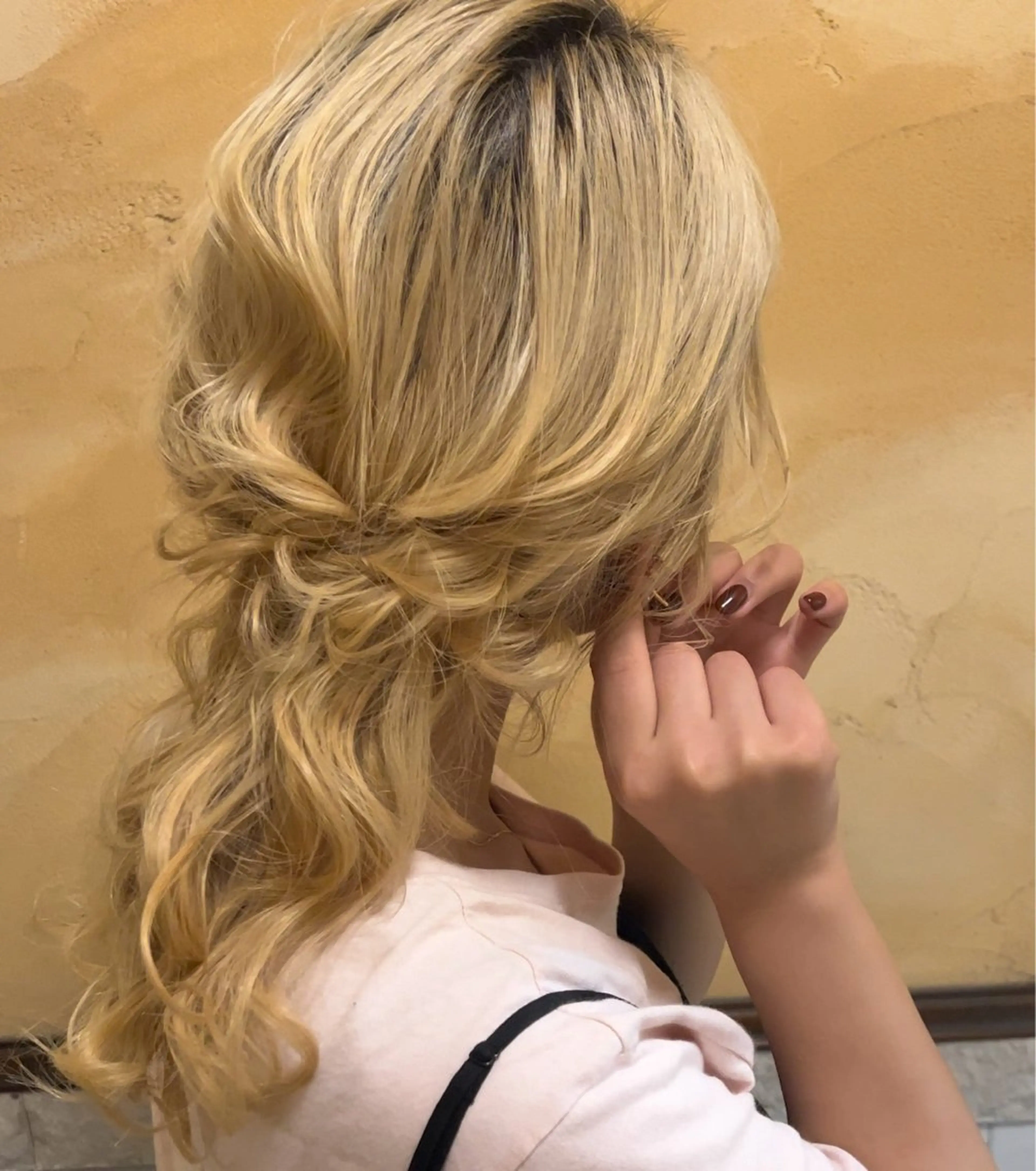 ロング ヘアアレンジ ボブ くびれヘア 顔周りカット 韓国風ヘア レイヤーカット ブリーチなしベージュ /ヘアセット/ミユのヘアスタイル