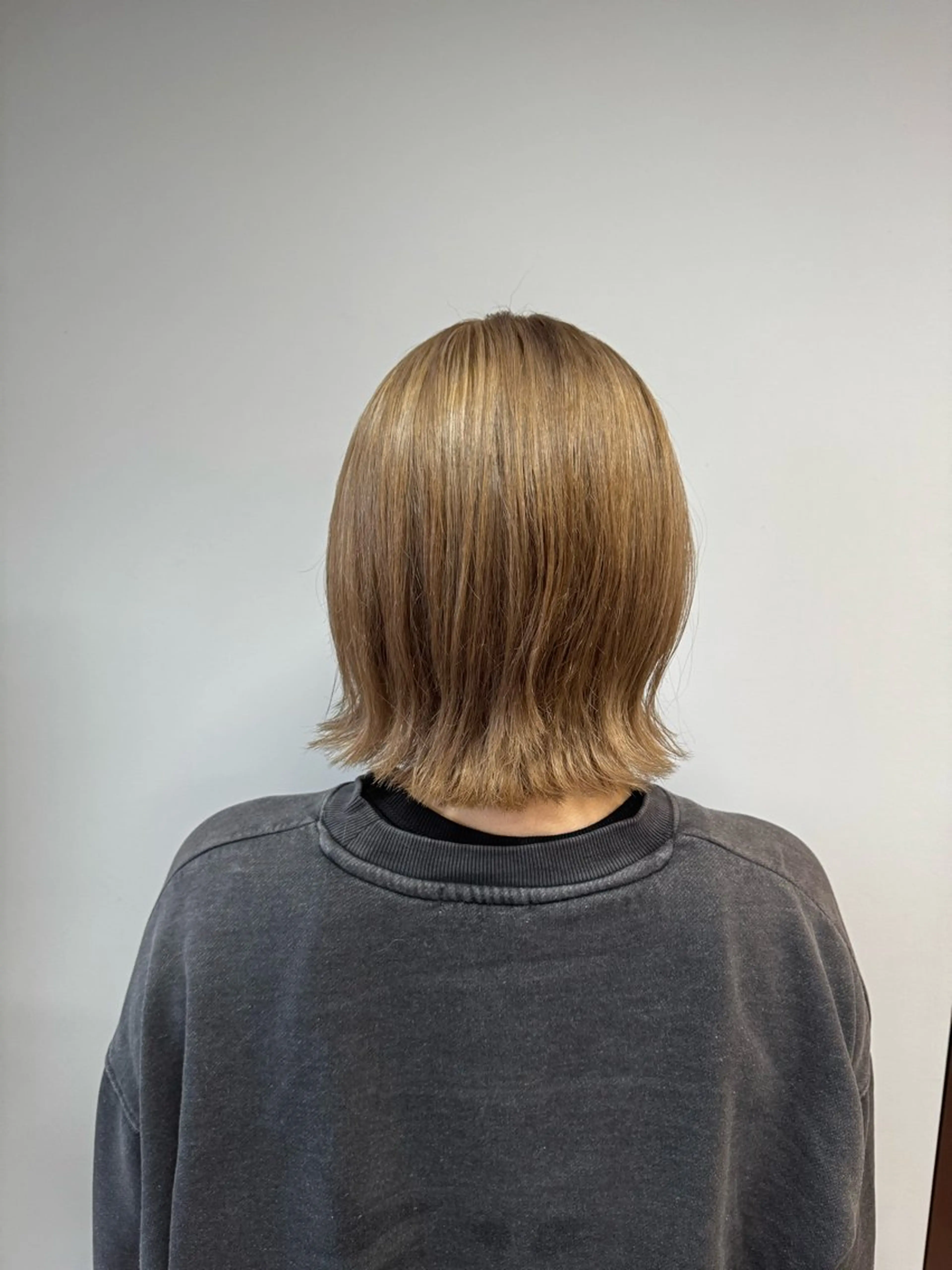 ショート カット ヘアカラー 透け感/ハイトーン/ レイヤー/小山田のヘアスタイル