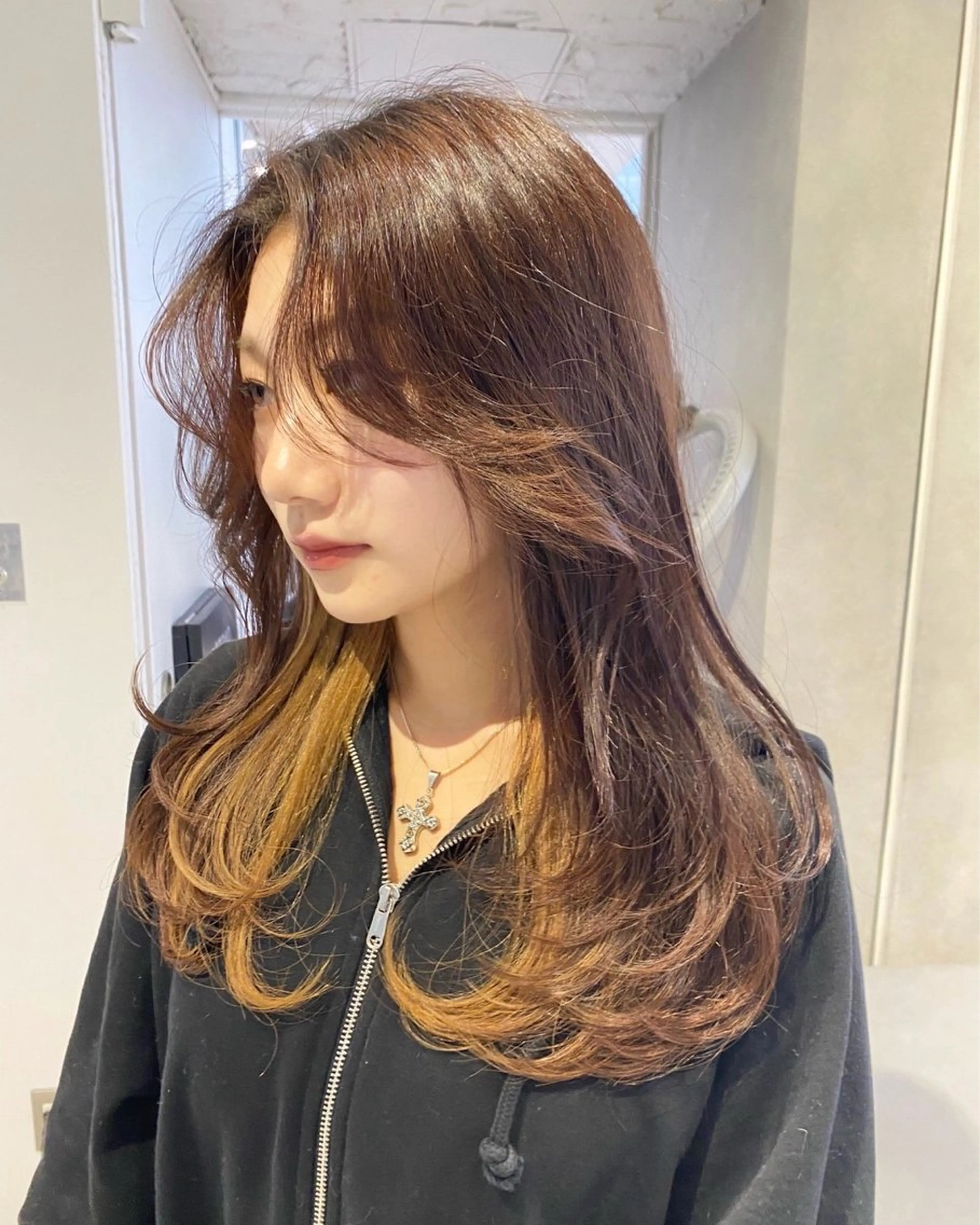 ロング カラー ヘアカラー 🌟暖色系ハイトーン 🌟AIのヘアスタイル