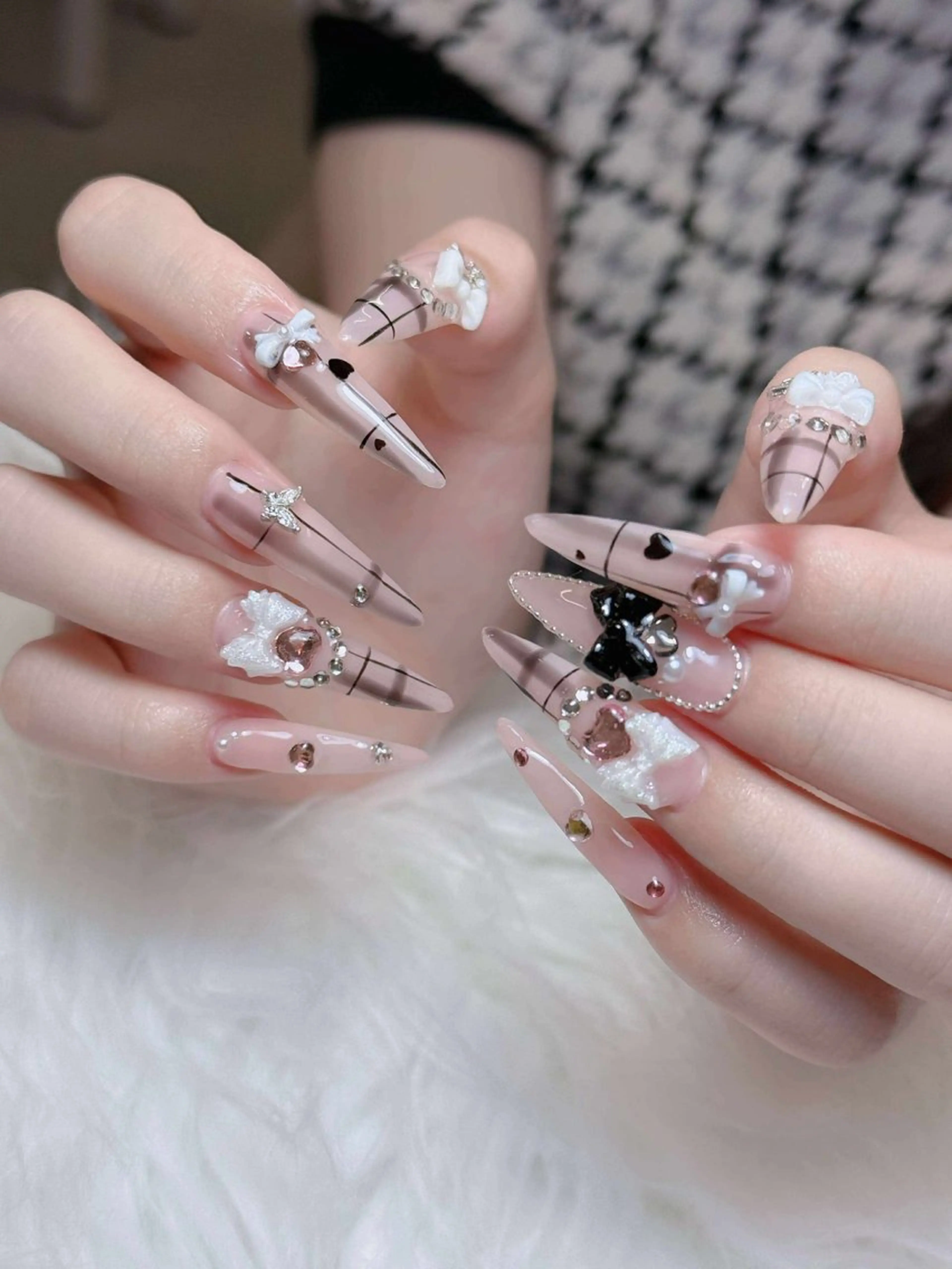 ネイル オーロラネイル チークネイル フットネイル フレンチネイル 韓国ネイル ハンドネイル Lumi Nail 新大久保3‘のネイルデザイン