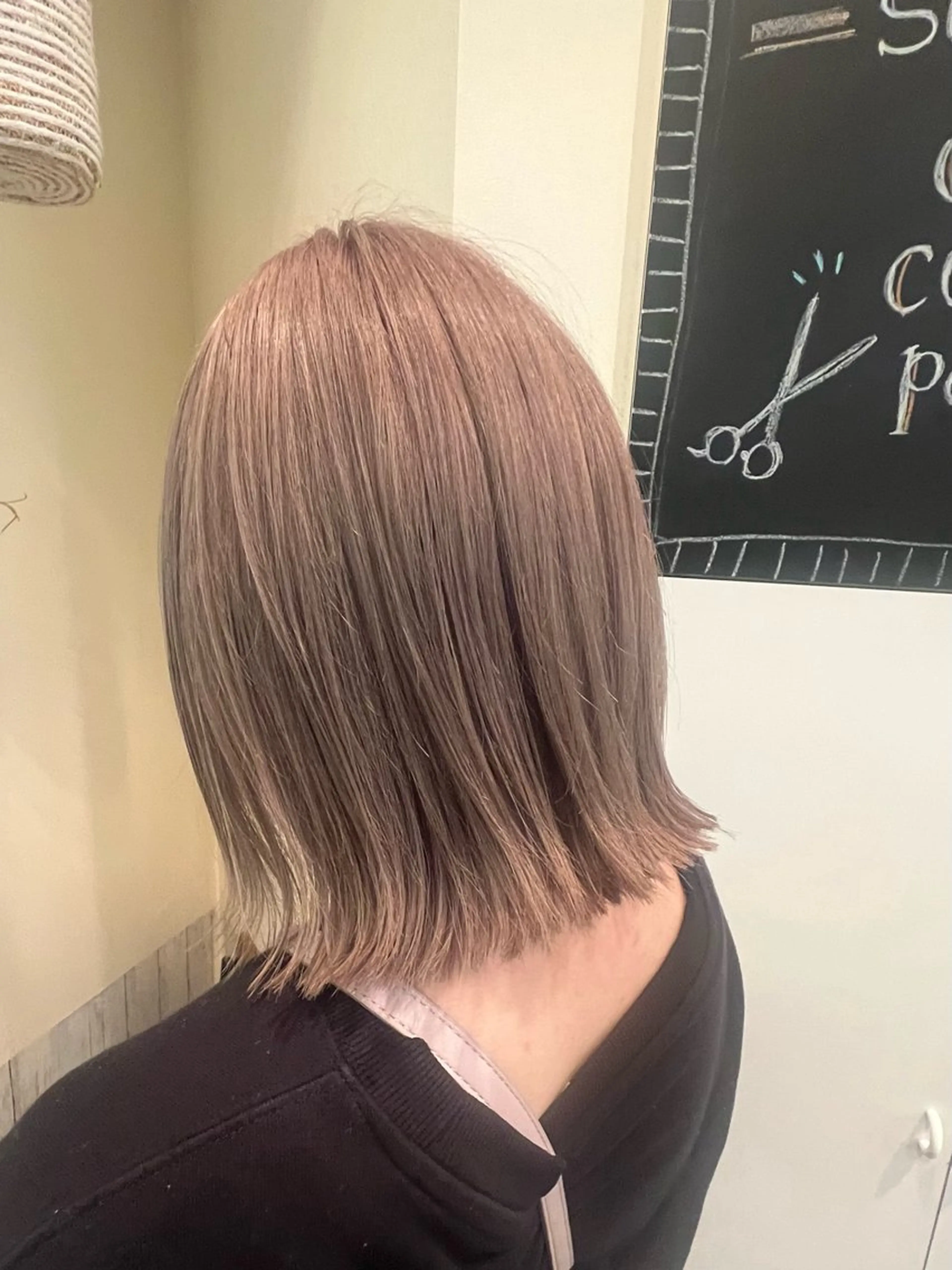 ミディアム カラー 切りっぱなしボブ 透明感カラー グレージュ ミルクティーグレージュ ボブ 顔周りレイヤー カット❄️石川瑠青のヘアスタイル