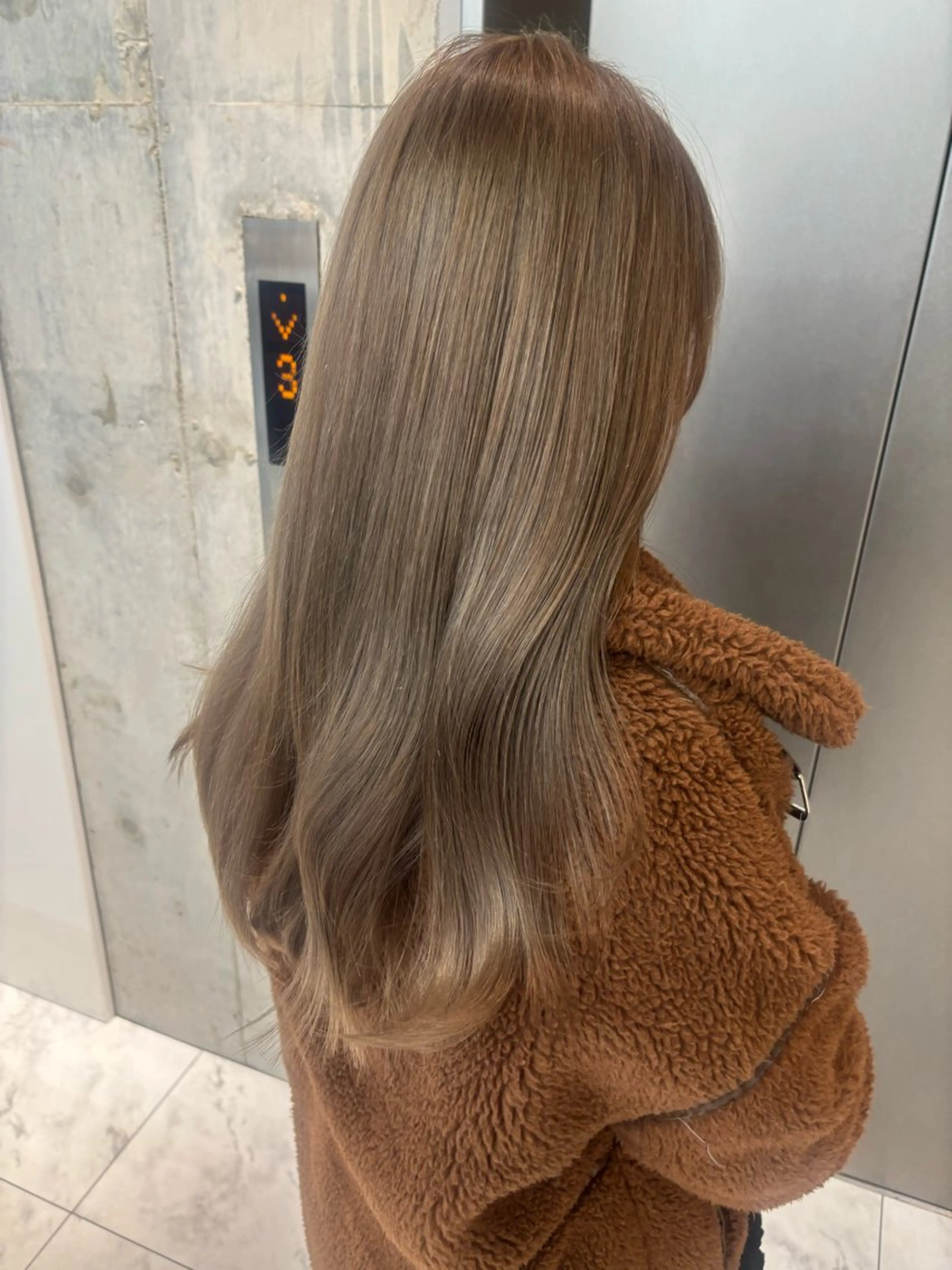 ミディアム カラー ブリーチ ボブ 韓国風ヘア レイヤーカット トリートメント ヘアカラー rina／ベージュ ワンホン/韓国ヘアのヘアスタイル