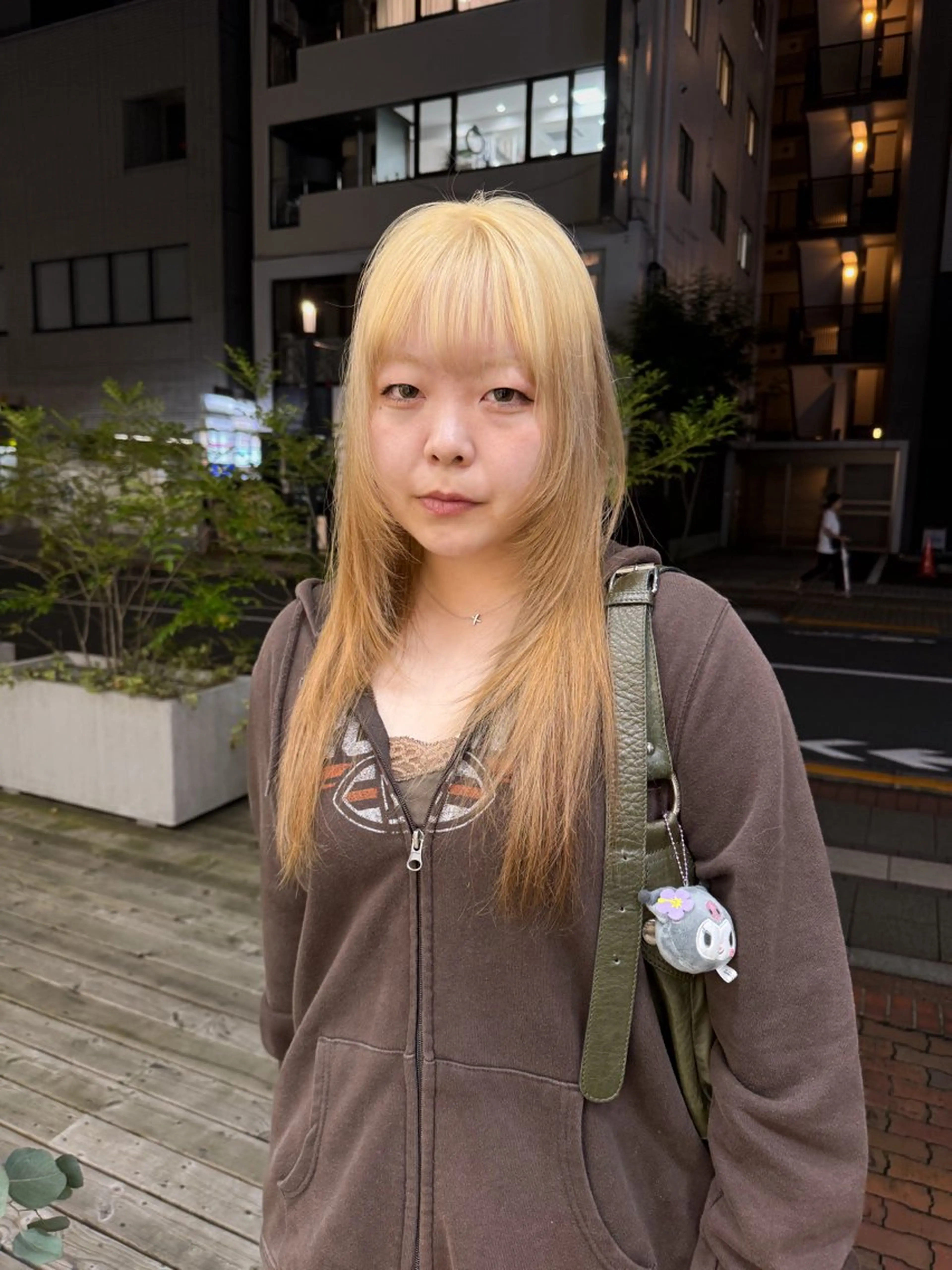 セミロング カラー 抜きっぱなしブロンド カット ヘアカラー Seeknext // Rukaのヘアスタイル